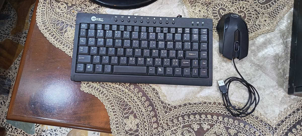 كيس DEEL نضام pc
كوراي 5 جيل 3
تكدر تطور المعالج كوراي 7
كرت asus1030 gt بعده لوم ممفتوح
الهارد ssd128gd
هارد hdd500gd
درايف مشغل أقراص جدي
بيها ويندوز 10 برو مفعل مدئ الحياة 
تتقبل جميع الكروت 
وياها شاشه دسك توب
مع جميع الملحقات
***********
