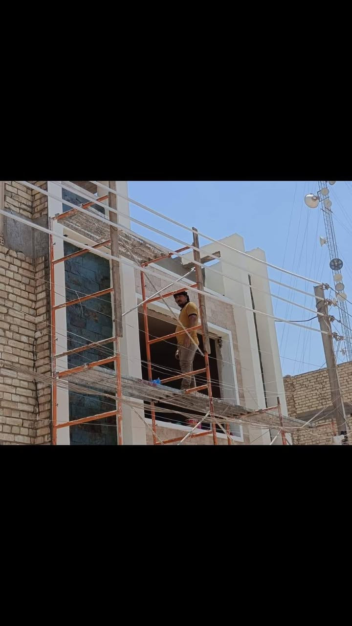 ابو ياسر خلفه جدران ارضيه واجهات من السيدية ***********
