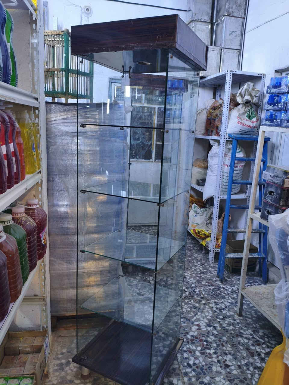 فاترينات طولي عدد 2 طول مترين و10 5 طوابق 
مكاني بابل كفل ***********
