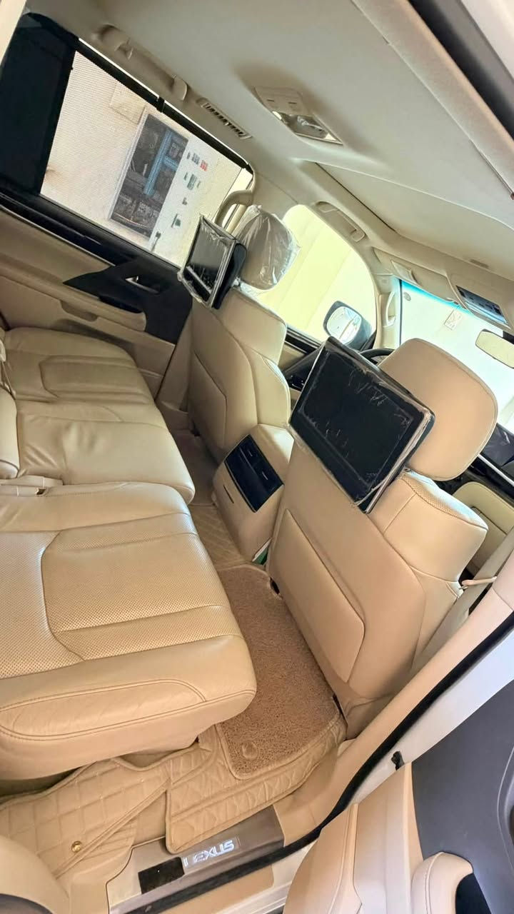 لكزس : 2017/  LX 5700  
ماشية : 104 كم 
السياره:كما موضح بالصور (لاصبغ . لابارد)
السعر  : 57.000$
المكان :  الرمادي - الخالديه
***********
***********
