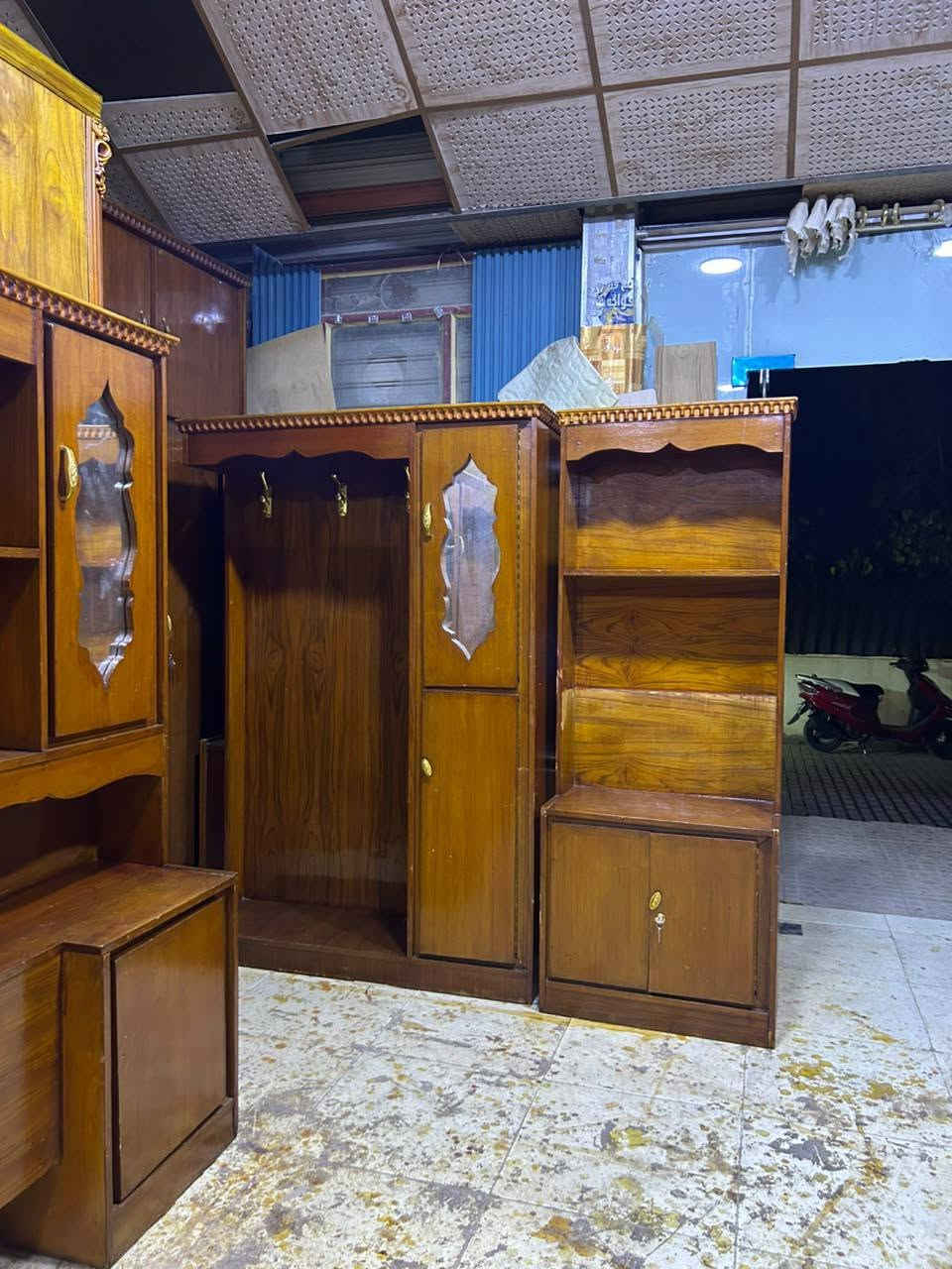 سلام عليكم غرفه حطاطة مستخدمه للبيع سعر 525 وبيهة مجال بصيط المكان رمادي الملعب سوك سلاله ***********
