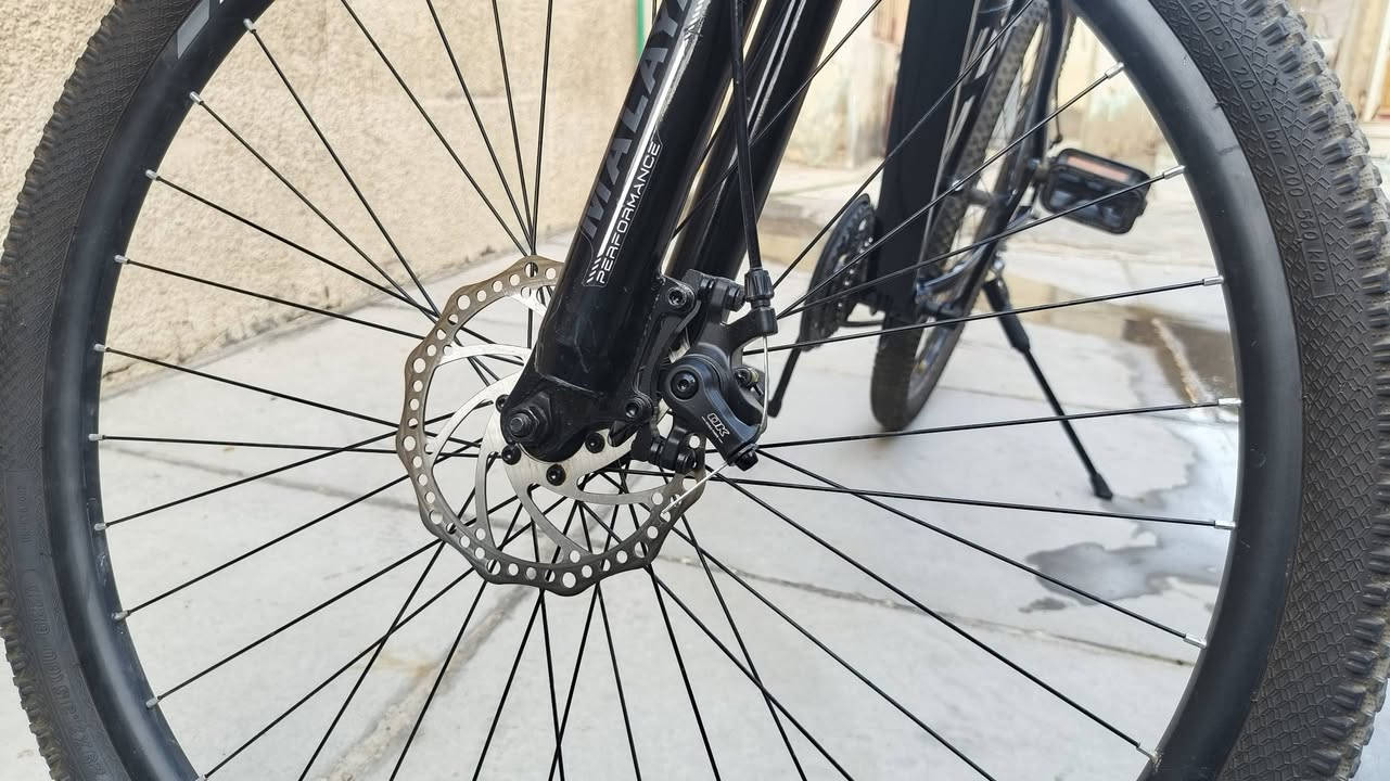 🚲 دراجة جبلية (MTB) من شركة MALAYA بحجم 29

دراجة عملية للاستخدام اليومي، تأتي بالمواصفات التالية:

⚙️ نظام سرعات 21 سرعة (3×7)
🛑 مكابح قرصية ميكانيكية
🛠️ شوكة أمامية بتعليق
🚲 استخدام خفيف جدًا، أقل من 5 كم تقريبًا

📍 السماوة، قرب تقاطع حي العسكري
💰 السعر: 180,000 دينار عراقي و بي مجال

🔍 الفحص متاح قبل الشراء.
رقم الهاتف: ***********
