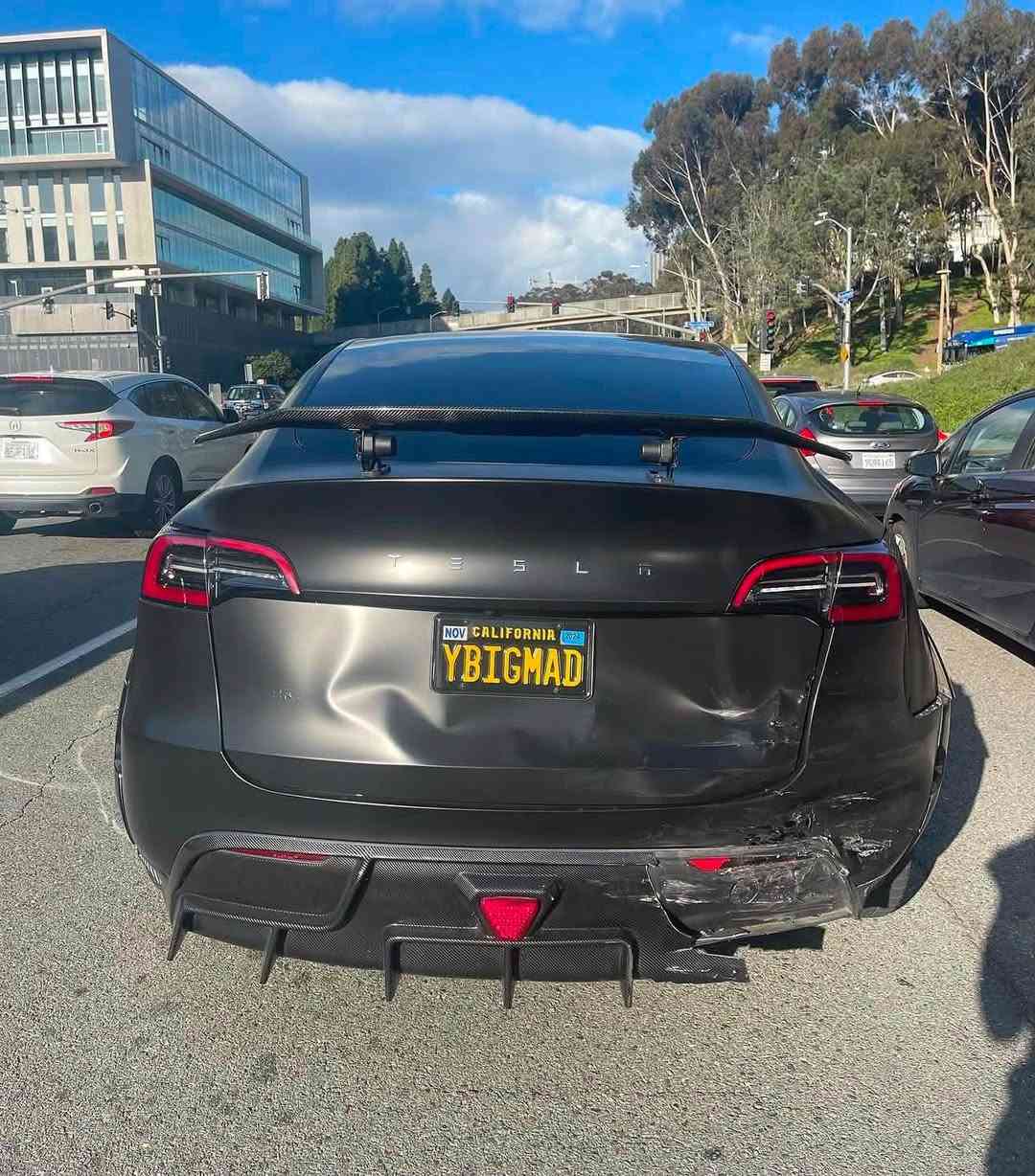 تيسلا موديل y2023
لونك رينج دبل ماطور 

اونلاين 

صورة الحادث بالصورة السيارة جانت مغلقة ppf بامريكا

7 راكب داخل ابيض 

ماشية 60 الف كيلو متر 

السيارة كاملة من كل النواحي 

للاستفسار الاتصال 

***********
