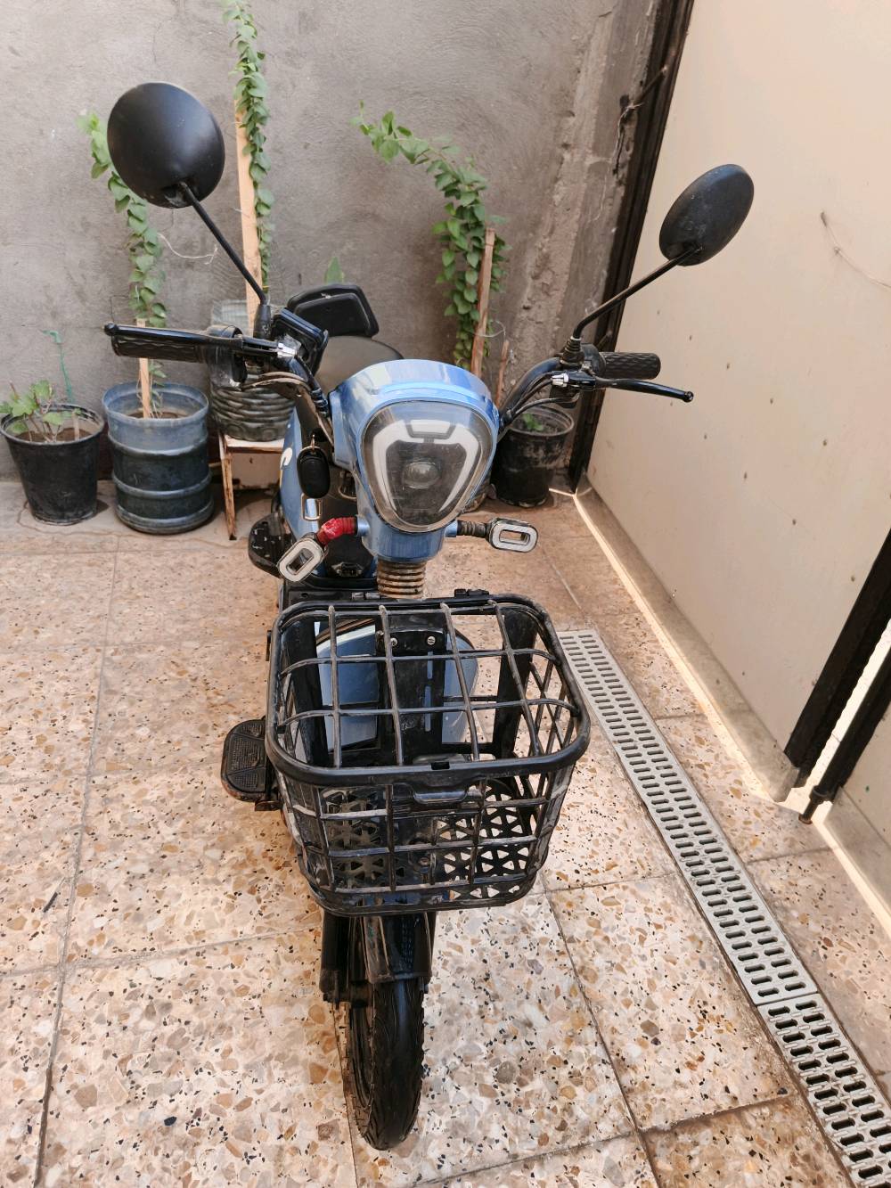 150الف وبيه مجال بسيط نضيفة بس مابيه بطاريات  المكان بغداد مدينة الصدر