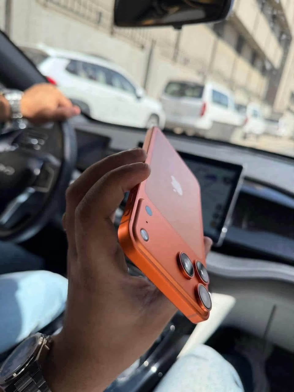 السلام عليكم ايفون Xs max محور 17 برو ماكس 'ًًنضيف كلش …
 % ذاكره 256  جهاز نضيف كلش ومكفول متوفر توصيل جميع المحافضات 🚛***********
