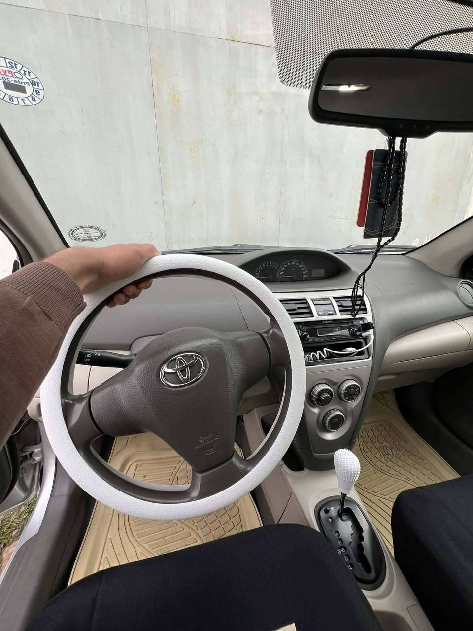 السلام عليكم... لجناية  يارس موديل ١٢ خليجي كير محرك شرط بلادي ومامفتوح  سياره ماشيه ١٩٨الف  بدون ضربه وصبغ  وبدون جلح فقط بارد مكانين سنويه جديد لحد ٢٩ بسمي كوبون موجود  ٤ تأيرات جديد قبل يومين شديت وباتري جديد تبريد ثلج  صدر أمامي َخلفي لوك  السعر ٩٥  والمو شراي يعبر المنشوره بخلاقة  عنوان كركوك   ***********      يرهم مراوسه هم حسب قناعه
