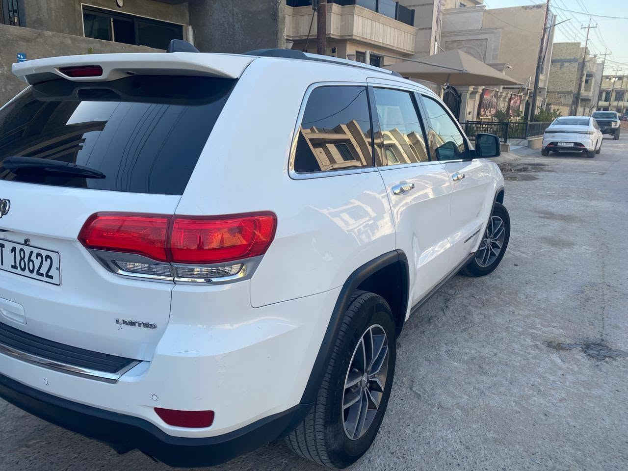 سلام عليكم اخوان
جيب شيروكي موديل 18 وارد امريكي 
مصبوغة حزام بدون معجون ( من امريكا ) 
السيارة جاهزة مابيهة نقص جنطه كهرباء
السعر 1600$
الرقم بغداد
السيارة بأسمي ***********
