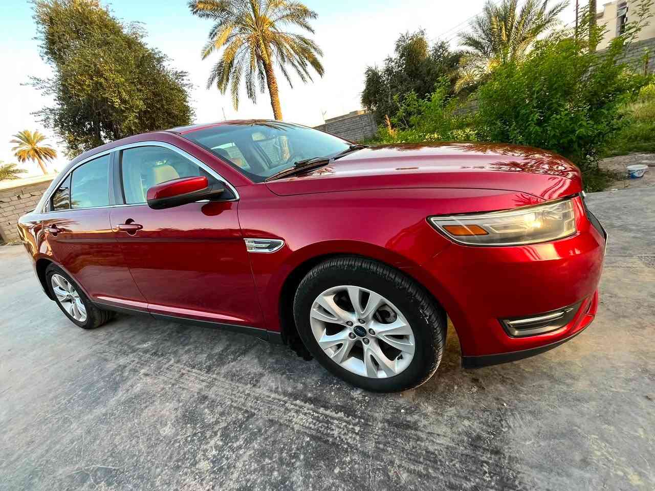 للبيع سيارة فورد توروس (Ford Taurus) من فئة SEL، بحالة ممتازة، المواصفات كاملة وموضحة أدناه. السيارة نظيفة جداً ولا تحتاج أي مصاريف، كما هو ظاهر في الصور المرفقة.
🔸 أهم المواصفات:
 المحرك: 6 سلندر (6-Cylinder) قوي واقتصادي بنفس الوقت.
 الفئة: SEL (كاملة المواصفات).
 اللون: أحمر غامق (عنابي) مميز.
 الحالة العامة: ممتازة، لا توجد أي عيوب ميكانيكية أو كهربائية.
 المميزات الإضافية:
 فتحة سقف.
 فرش كراسي قماش 
 شاشة ملاحة ومعلومات.
 كاميرا خلفية وحساسات.
 نظام تشغيل ذكي 
 جنوط ألمنيوم أنيقة.
  نظام صوتي مميز، كراسي كهربائية، 

السعر 115 ورقة من الاخير 

***********
