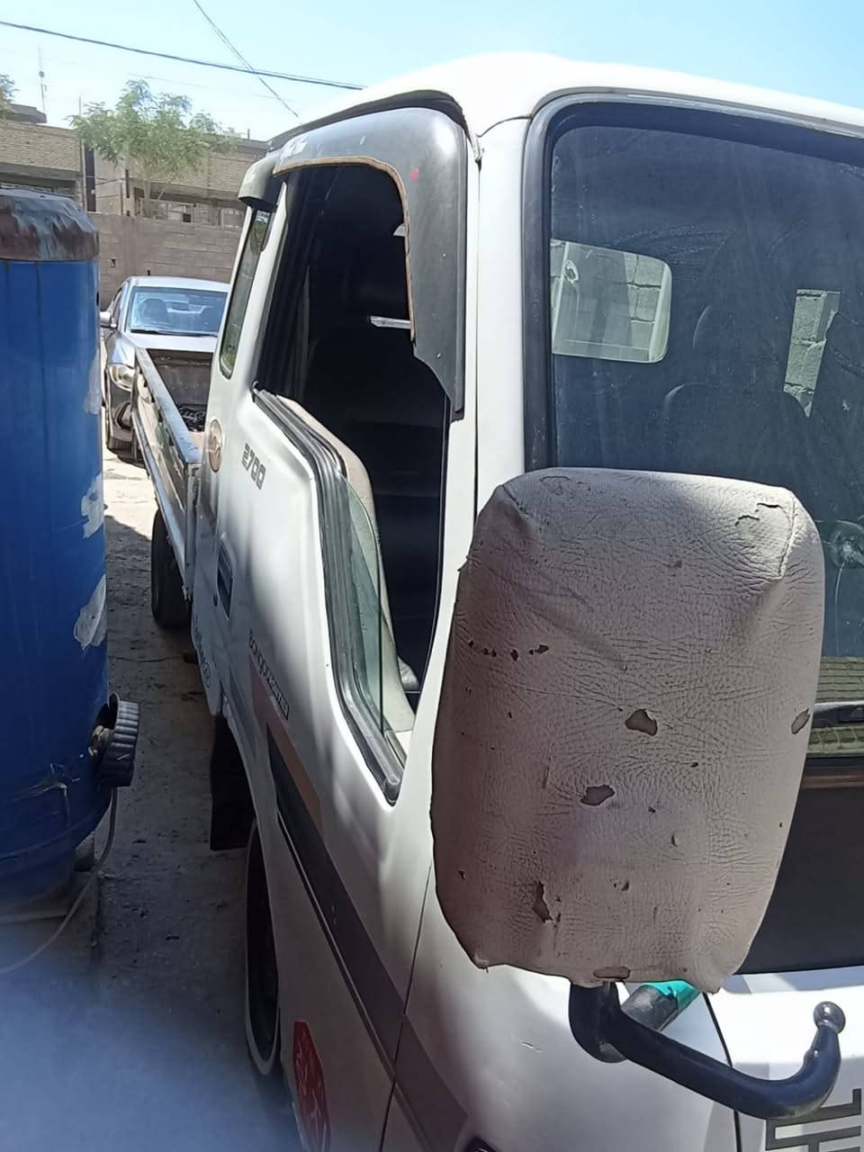 سلام عليكم كيه ام عيون مديل ٢٠٠١ سياره حلوه كله شغال مكينه كير حداده
خير من الله سياره بيهه رقم الخلفي ضايع 
السعر ٦٠ بيهه مجال 
*********** بغداد شعله

