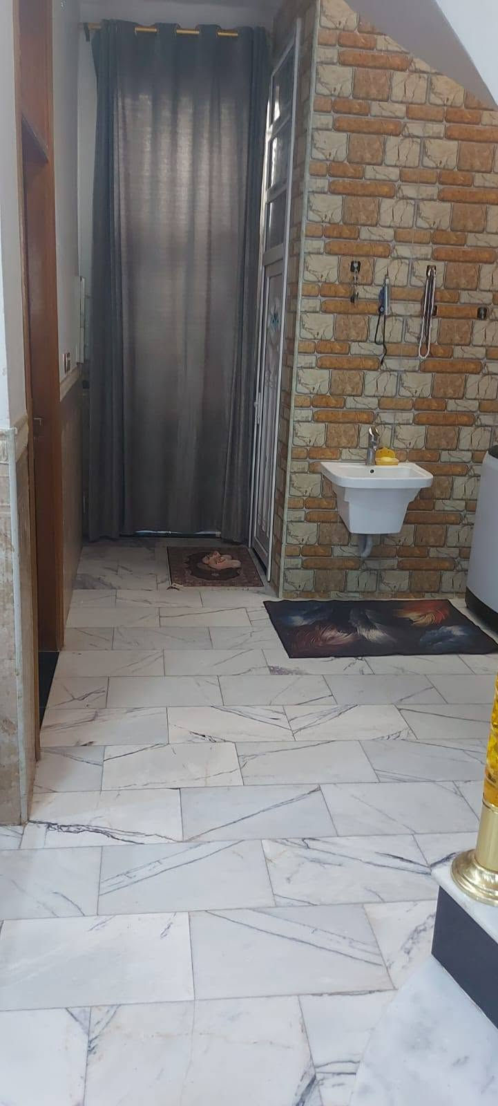 🏠 دار للبيع او مراوس
📍 الموقع: حي الزهراء الأولى – موقع مميز على ساحة ومنتزه
📐 المساحة: 150 متر
📜 طابو: ملك صرف
🏡 البناء: طابقين كاملين – بناء حديث ومتكامل
✨ الأرضيات: مرمر
تفاصيل الدار:
🔹 4 غرف
🔹 صالتان
🔹 استقبال
🔹 مطبخ
🔹 3 مجمعات صحية
🔹 مناور عدد 2
🔄 متوفر للبيع أو للمراوسة
المراوسة على دار قديم في الجمعية أو العسكري أو قطعة أرض.
📞 للاستفسار والتفاصيل، راسلنا أو اتصل:
***********
***********
🏢 مكتب عالم العقار في الجمعية مقابل الإطفاء او الاتصال #عندك_عقار_للبيع_فقط_راسلنا_اواتصل_وات_ساب
