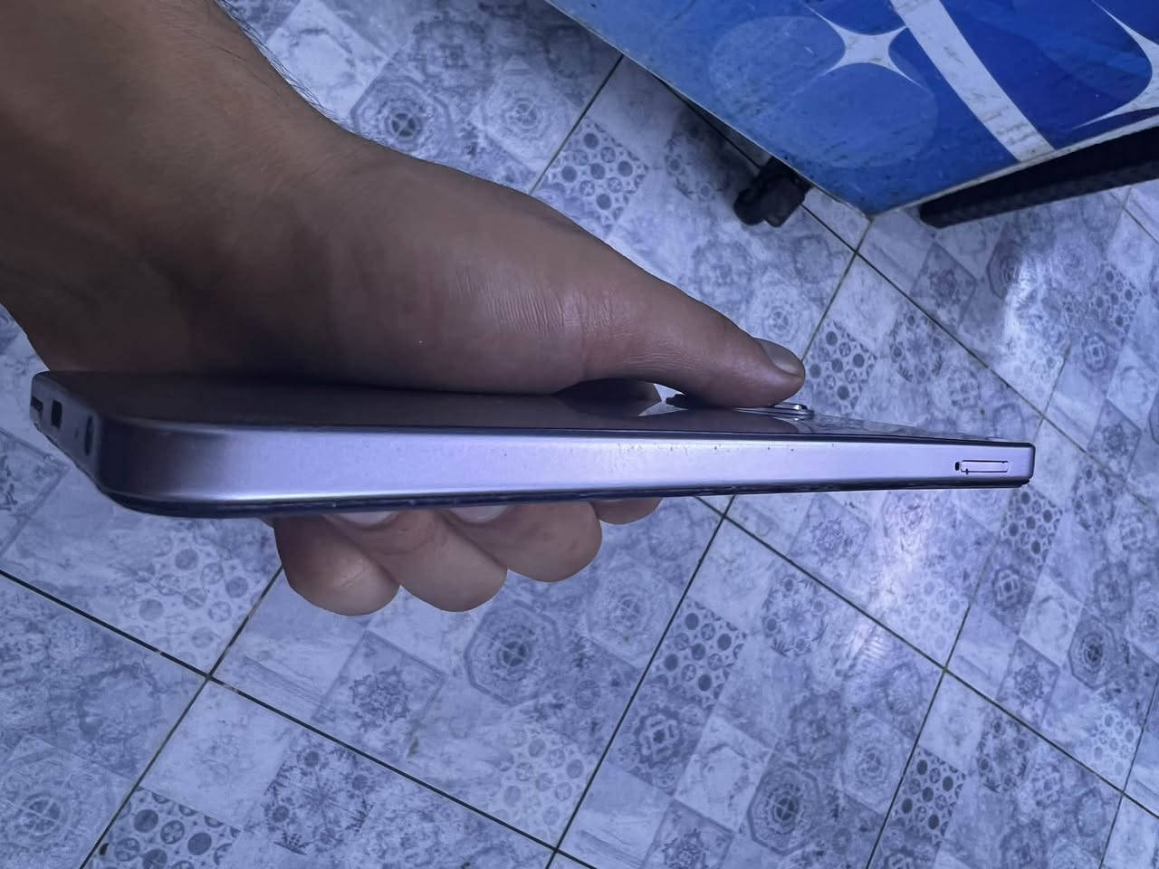 تكنو سبارك 
الذاكره 128
البطاريه 5000
الرام 8

بي فطر خفيف بلمس بس ما يأثرر نهائي 
رايده ب90 وبي مجال للشراي
