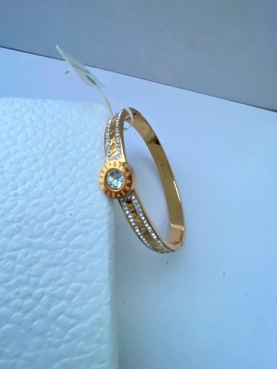 سوارات ماركات مختلفه كل القطع مختومه أسم الماركه +ستيكر أسم الماركه ونوع الطلاء ذهب عيار ١٨ موجد لوس فيتون وكارتير وارمز استيرادي الخاص شرط ضمان كلهم ماستر وأسعار رمزيه للطلب والاستفسار خاص أو واتساب ***********
