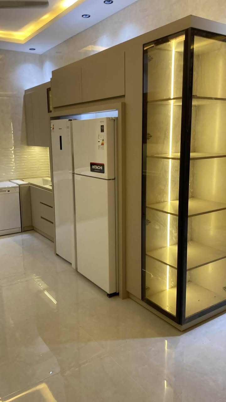 تصميم وتنفيذ جميع الديكورات وغرف النوم  داخل المجمع ***********
