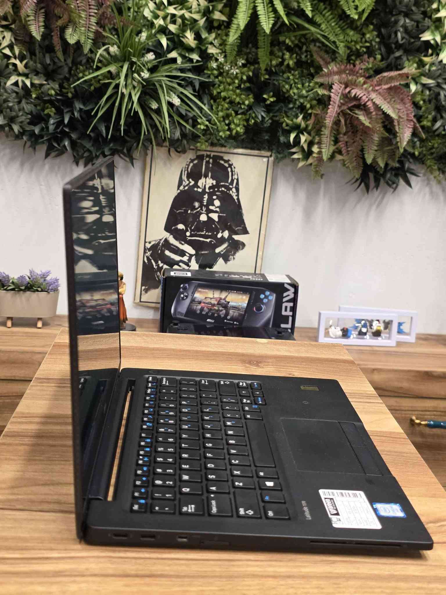 Dell 7370 • شاشة لمس 3k • ٨GB
