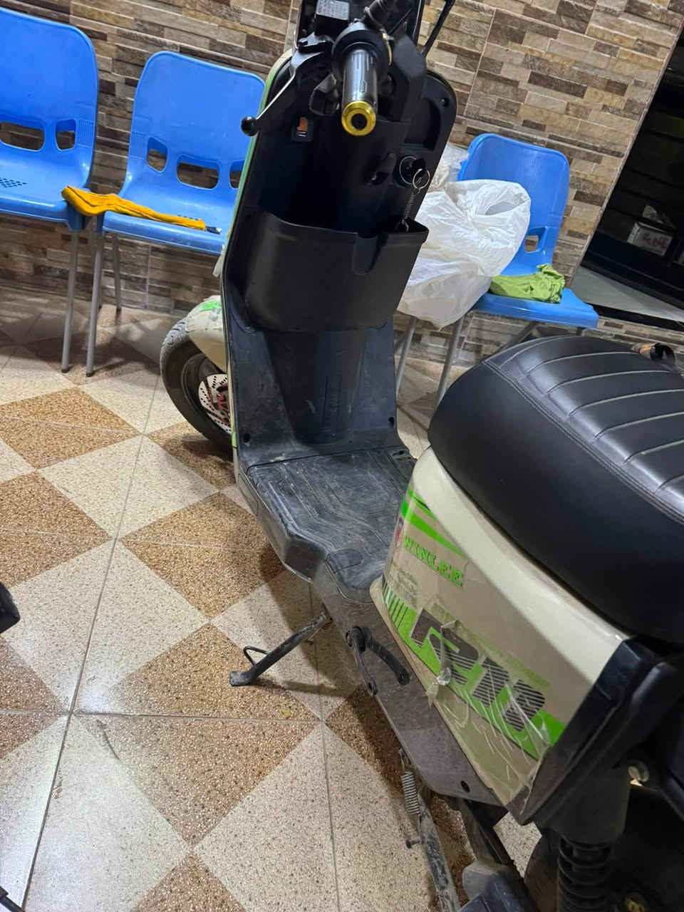 دراجه شحن R11 للبيع دراجه جديده بعدها مابيها اي نقص السعر ٥٥٠الف ***********رقم الهاتف
