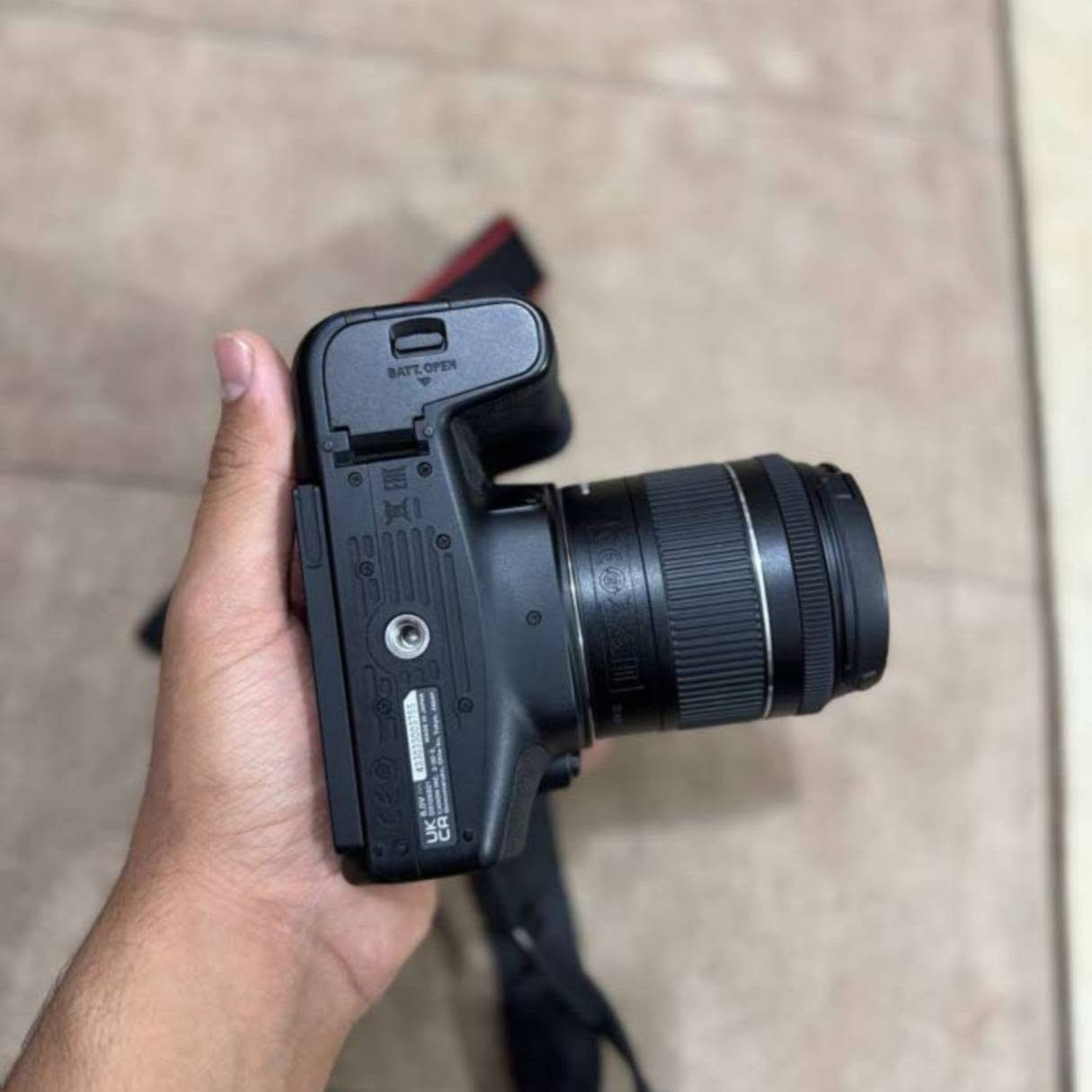 كانون 850D • نظيفة • مع عدسة