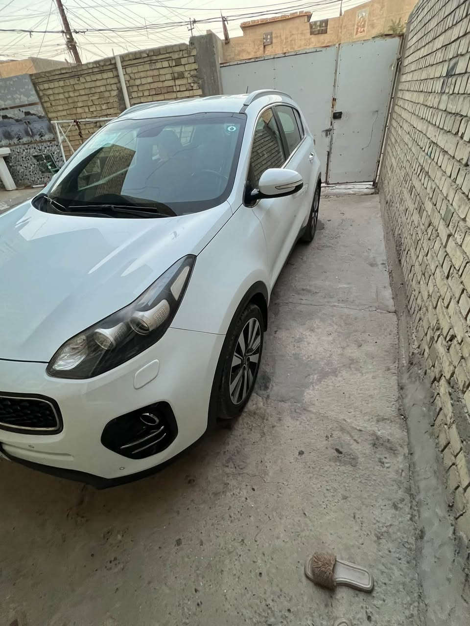 كيا سبورتج موديل 2017 السيارة مكفولة كفالة عامة الداخل حمصي  رقم بغداد أنكليزي بأسمي حساس امامي خلفي تبريد قطعتين بردة خلفية 
العنوان بغداد المعامل 

***********
 السعر 163
