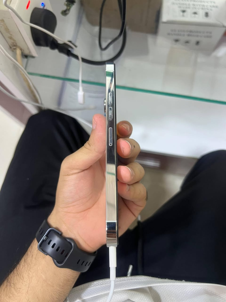 iphone 13 pro max ( للبيع )
لون ابيض 🤍

الذاكرة 256 ✅

مستبدل شاشة و بطارية 🔋

تك سيم ✅ 

السعر ٥٥٠ قفل 🔥

تفاصيل اكثر خاص 🔥

*********** 📞
