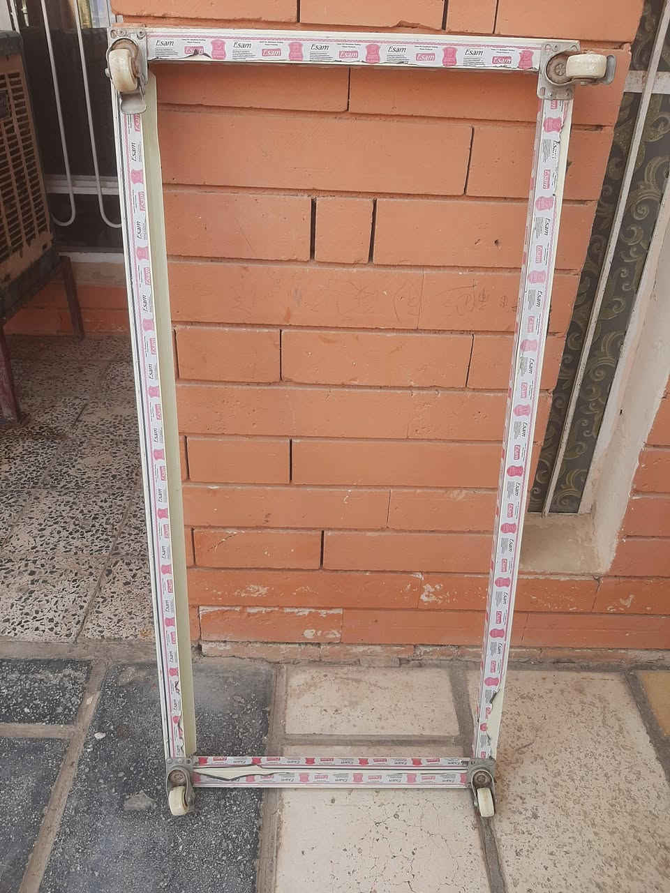 غراض مستخدمه للبيع معارض عدد 2جرباية طفل عدد2هي جربايه هي كاروك ميز تلفزيون زجاج عدد2 رافعه ام ال5000شغاله عدد 1قاعدة ثلاجه+قاعدة مجمده المنيوم  العنوان بلور مقابل المدرسه الصينيه الجديده للاستفسار ***********
