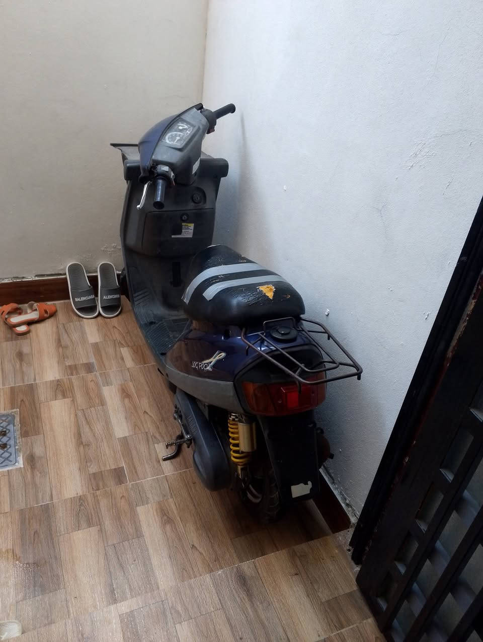 مأطور جدأ نضيف كيج بانزين كيج سرعه مكينه شرط شاصي شرط سلف لايت بك لايت اشاير كلها شغاله تواير نضاف السعر 350 العنوان وادي حجر ***********
