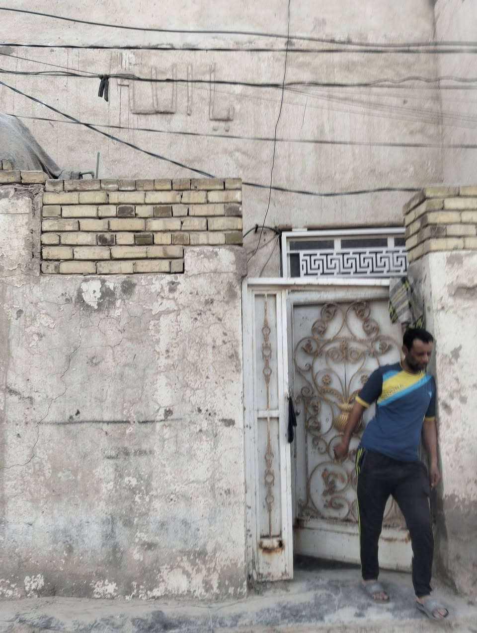 دار للبيع المساحة 100 واجهة ركن حي الوحدة قرب مركز حي الوحدة مقابيل سيد عطية غرفتين وبرانية وصالة مطبخ وغرفة فوق اتصال ***********
