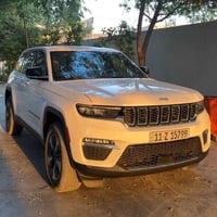 السعر ٣٢٥ وبيها مجال جيب كراند شيروكي لمتد فئة 4xe بليكن السياره موديل...