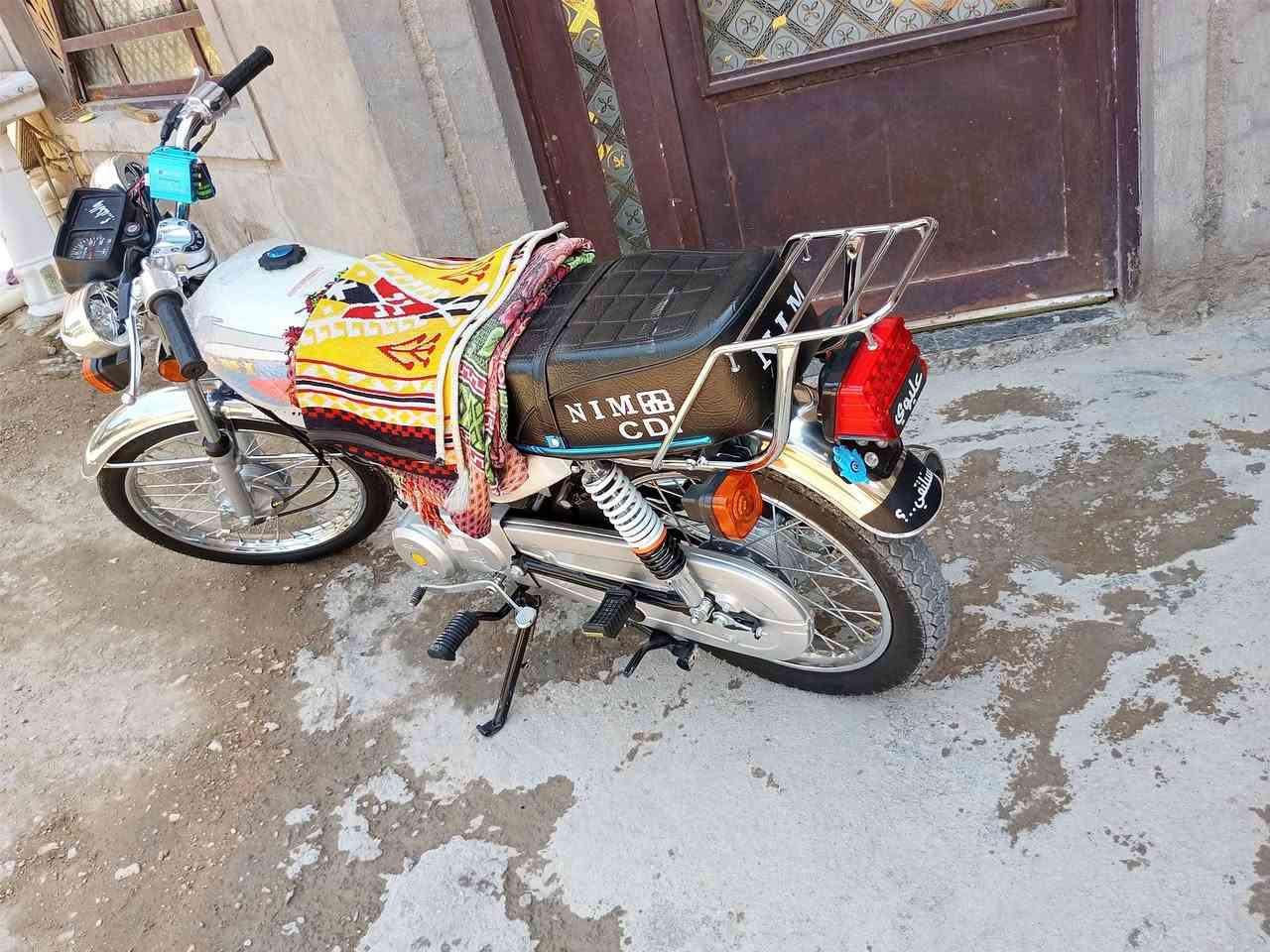 سلام عليكم دراجة نامه امتياز موديل 26 صارله 10 ايام طالعه من المعرض مكان كربلاء طويريج منطقة الطبر قرب محمد العابد للتصال على الرقم *********** السعر خاص
