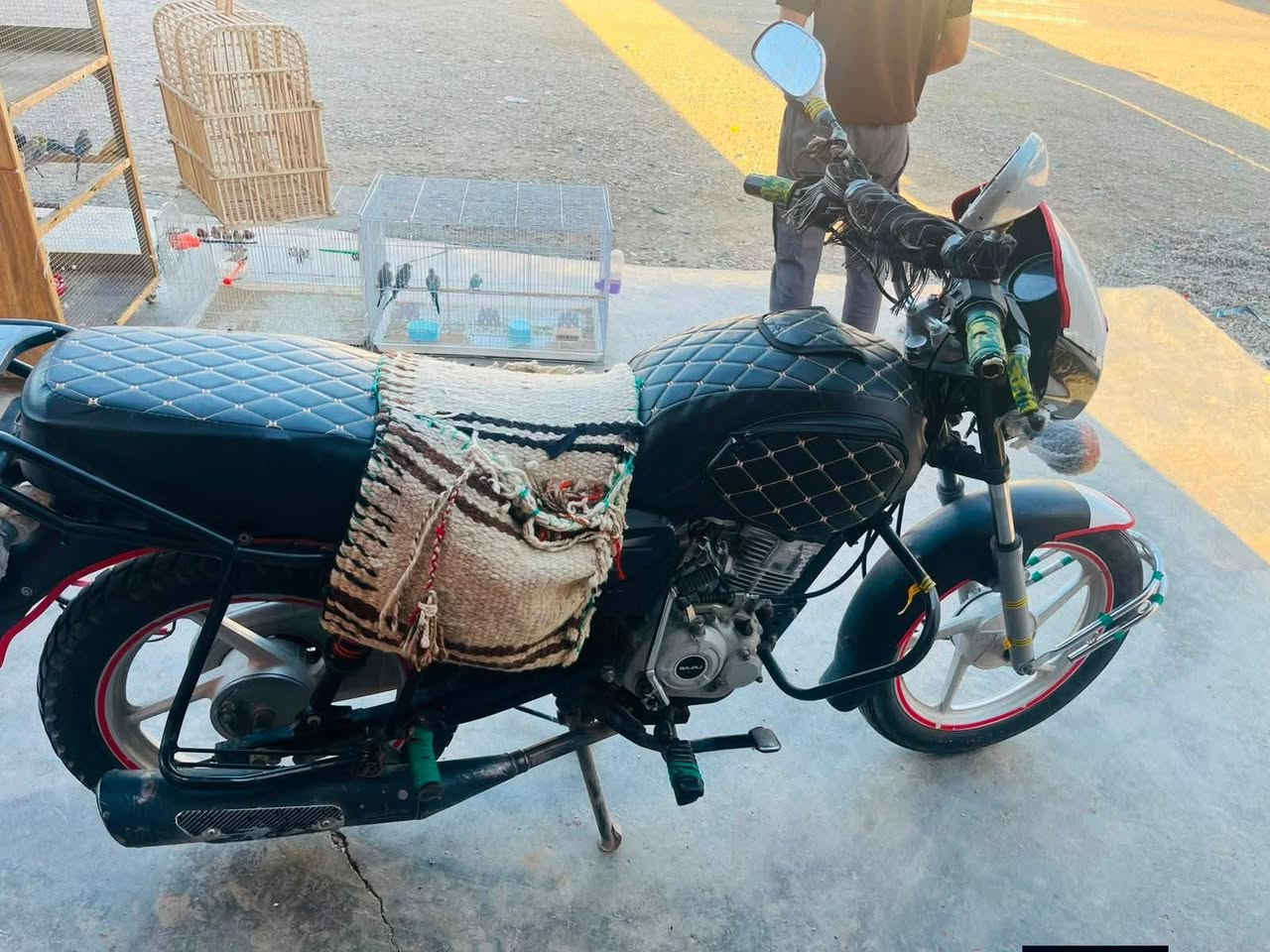 بوكسر للبيع دراجه خير من الله اي نقص ما بيها دراجه مال بيت موديل 19 ماكينه بلادي دراجه كلها بلاديه وكلها شغاله اي نقص ما بيها دراجه مال بيت مكان ديالى السعر 750 قفل الشراي خابر رجاء واستفسار اما رقم اما واتساب ***********
