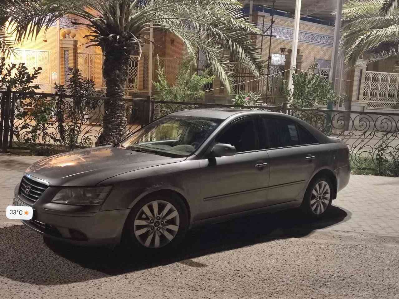 السلام عليكم 
سوناتا للبيع مديل 2006 رقم بغداد دولي مداور ثاني يوم 
مكينه V6    3300
سياره ابيع حزام صبغ 
تبريد ثلج 
حداديه 90%
منضومه زنون 
السياره ما ناقصه برغي 
بيهة جاملغ معدل الخلفي السياره احلا من الصوره 
سعر 75 وبيهة مجال 
رقم ***********
***********
مكان السياره نجف

نص مكتوب في الصور:
- ٧:١٨ م
- 33°C