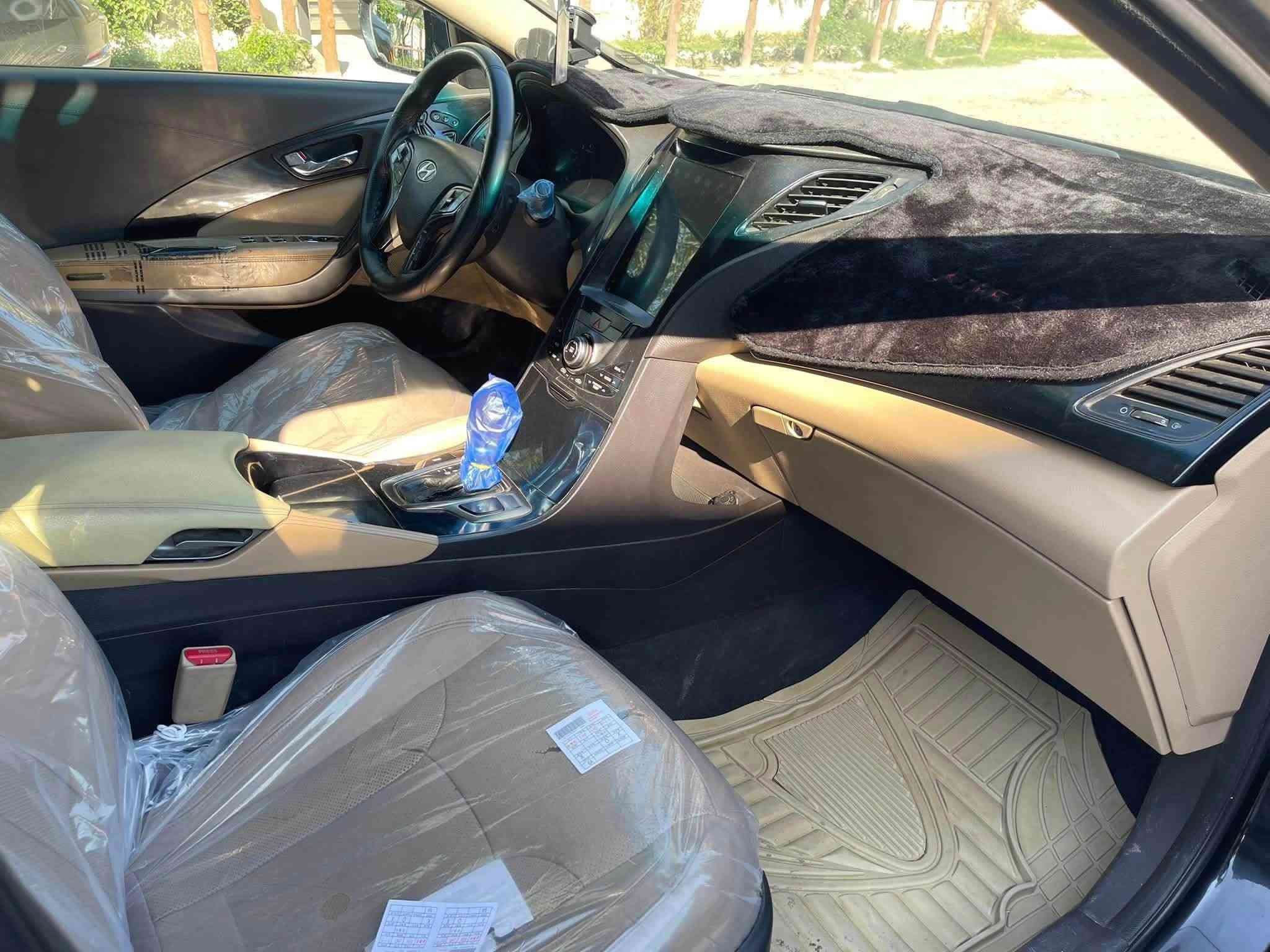 خليجيه ب اسمي مكفوله سونار وياهه بيه تكحيل قليبل موديل13مواصفاتVip فول موصفات نضيفه سياره ع يدي بس ب عامه سوك سيار كله نزل وهيج سيارات رزنه حرمات قلت سعره مهم سعره115 بيه مجال قليل ***********
