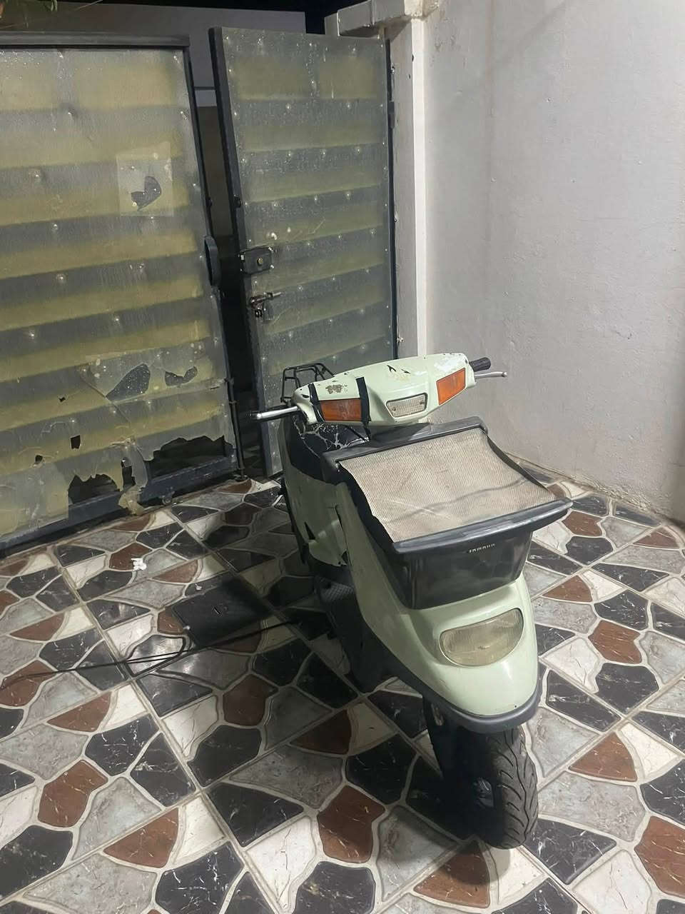 دراجه ياماها بل شرط نكره سلف ناقصها بس بطاريه كابريتر بل شرط هندر واحد نشتغل شاصي بل شرط ***********
