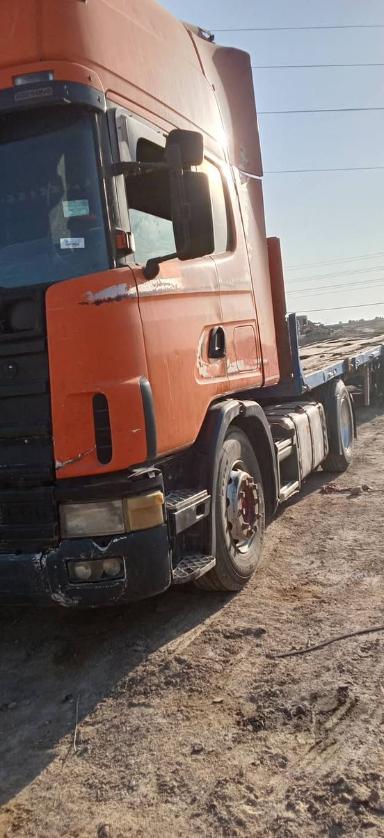 السلام عليكم البيع سكانيه موديل 2000 مكينه انجكتر  كير عادي 3ب3 شاصي كفاله رقم انكليزي ***********
