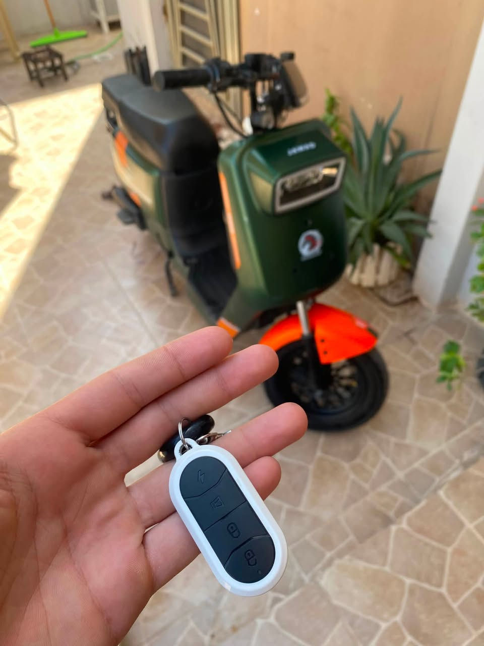 دراجه شحن الغنيه عن التعريف من ناحيت المواصفات و السرعه والمسافات استعمال شهر فقط ٥ بطاريات 🔋 دبل بل ضمان ول شرط تمشيك ٧٠ كيلو حقيقي بيها نضام UPSونضام رجوع بك R سعره ٤٣٠ وبي مجال قليل مكاني كركوك ***********
