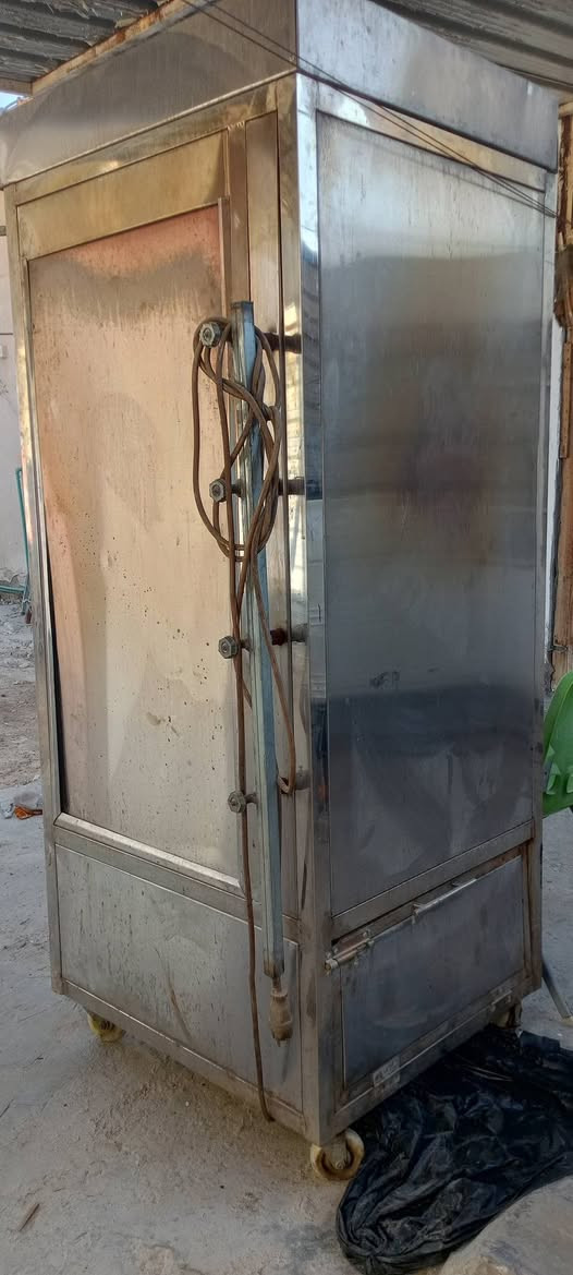 شواية دجاج ومندي دواره عدد خمس صواني ستيل فولاذ تعمل غاز وكهرباء سعرها 500 وبيها مجال للتواصل واتساب ***********
