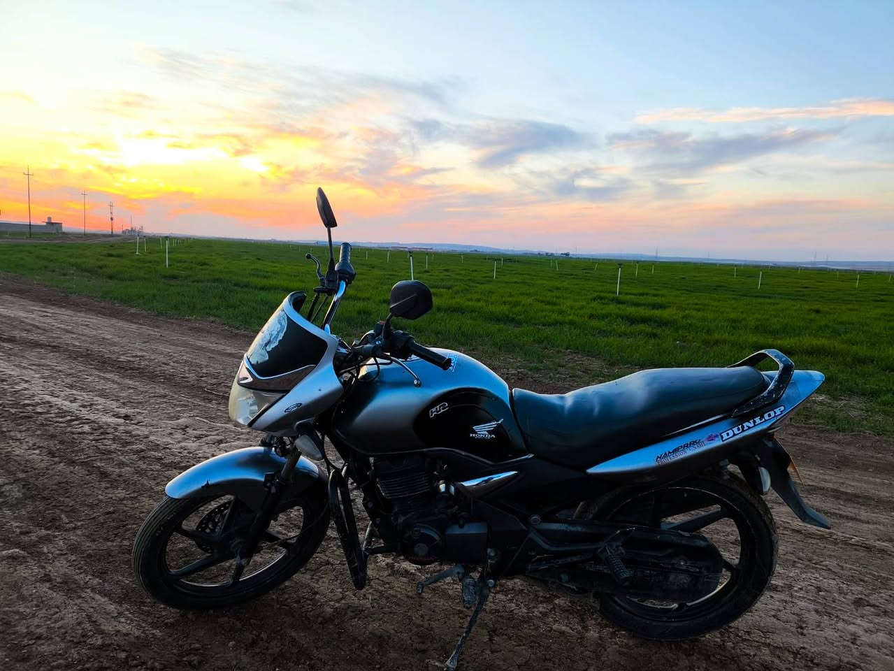 🏍️🔥 هوندا 2019 للبيع — نظافة ونشاط
دراجة هوندا موديل 2019، نظيفة جدًا ومرتبة، جاهزة للشغل والاستخدام 
✅دشبول شغال
✅عداد سرعة شغال
✅كيج بانزين شغال 
✅ محرك 150 سي سي
✅ المحرك ما مفتوح وخرسة
✅ محرك أسود
✅ السلف شغال
✅ الوايرمنية شغالة
✅ الأضوية شغالة
✅ التواير جدد
✅ نشاطها جيد جدًا
✅ وزن ثقيل
✅ الباب الأول
✅دبل سويج
✅ الدراجة نظيفة جدًا ومرتبة
✅ مكلف بالنشر

📞 للاستفسار أكثر، الاتصال على الرقم:
***********

🔥 دراجة تستاهل الفحص، واللي يعرف بالهوندا يعرف قيمتها.

📌 الفحص على المشتري، والحكم للدراجة
