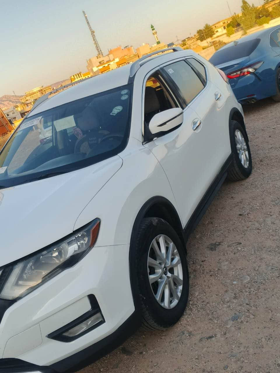نيسان روج 2017 AWD SV زور خاوينه 2 بارجه نيوي سيوخ بي داخلي بي ارباك غرامه 5 وه رقه سعري دي ته خار سه نوي ره قم نوي ره قم واساب ***********ره قم موبايل *********** اكر, نينوى
