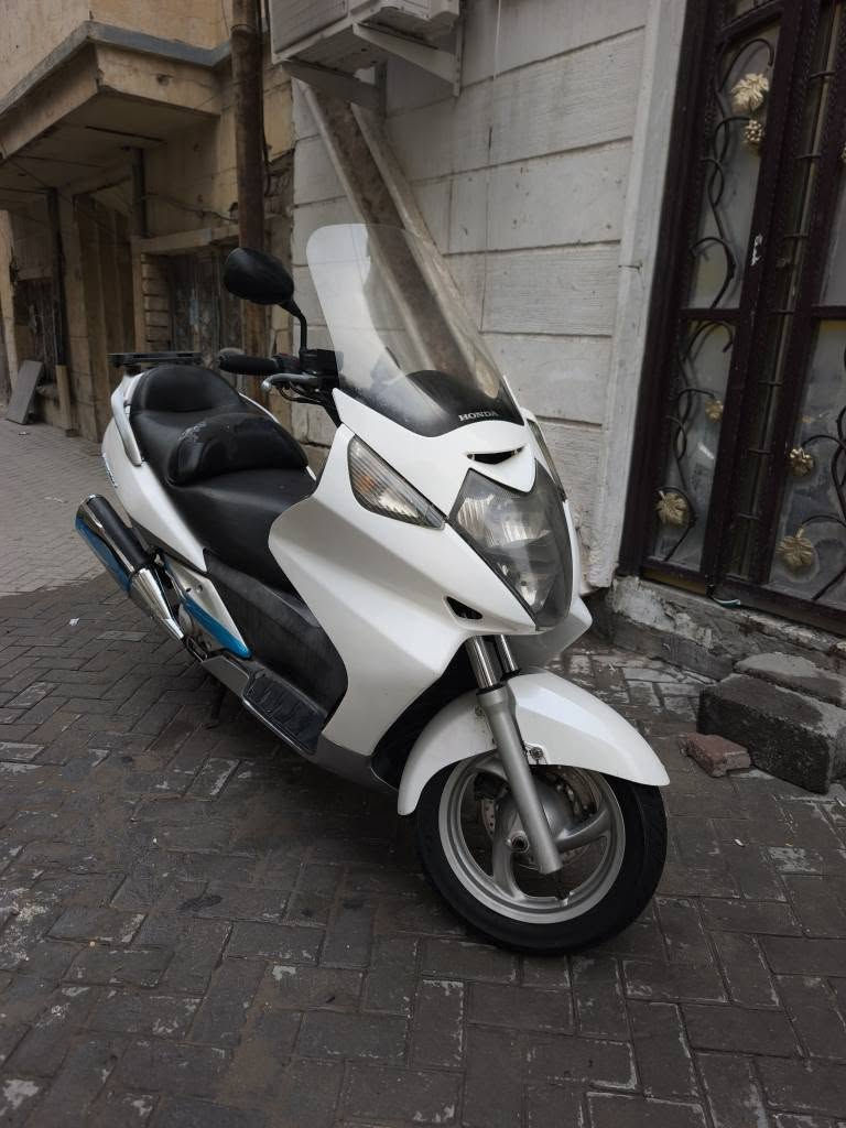 سلفر ونج 600
دراجه كلش نضيفه
سويجين ماشيه60الاف فقط
دراجه بيها مكينه هاون شرط بطناش يلا تحرك
دراجه نضافه الي بالك مكينه كفالة بلاديه بيضه
برغي نقص مابيها وعلى وضع البلاد 
شرط معدل جوه ال180وتجي وتشوف بعينك 
دراجه كلش حلوة ونضيفه بلعافية على الياخذها
((سعرها مناسب))  ((مكاني بغداد المدينه)) 
تفاصيل اكثر خاص او اتصال ((***********)) بغداد, العراق
