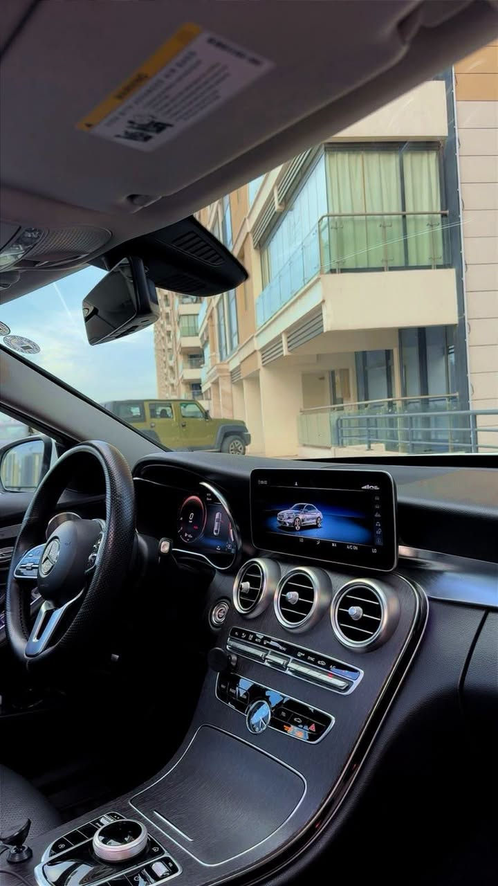 مرسيدس بنز C300 موديل 2021

الفئة: C300
المحرك: 4 سلندر 2.0 تيربو
ناقل الحركة: أوتوماتيك
الدفع: خلفي
الممشى: 100,000 كم

المواصفات:
فول مواصفات
دشبورد رقمي
شاشة وسطية
سقف بانوراما
مقاعد جلد
مقاعد كهربائية
إضاءة داخلية محيطية
كاميرا خلفية
حساسات ركن
مثبت سرعة
دخول وتشغيل ذكي
نظام قيادة متعدد
Body Kit AMG 63 جديد

حالة السيارة:
سرقة دعاميات فقط
الجاملغ الخلفي بيه ضربة بسيطة جدًا، بارد فقط

الموقع: بغداد، المنصور
رقم الهاتف: ***********
متوفر اتصال وواتساب
