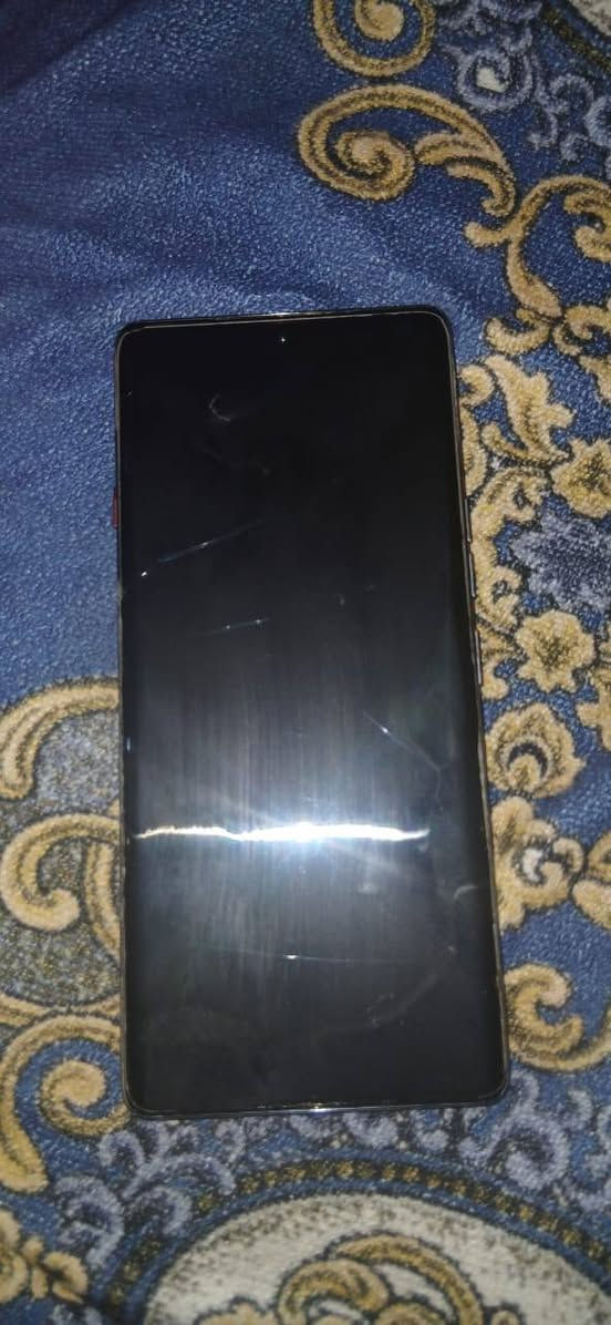 سلام عليكم تكنو كامون 40برو 5Gنضافه فول ستعمال قليل غراضه كامله سعر 425المو شراي ليعلق ***********
