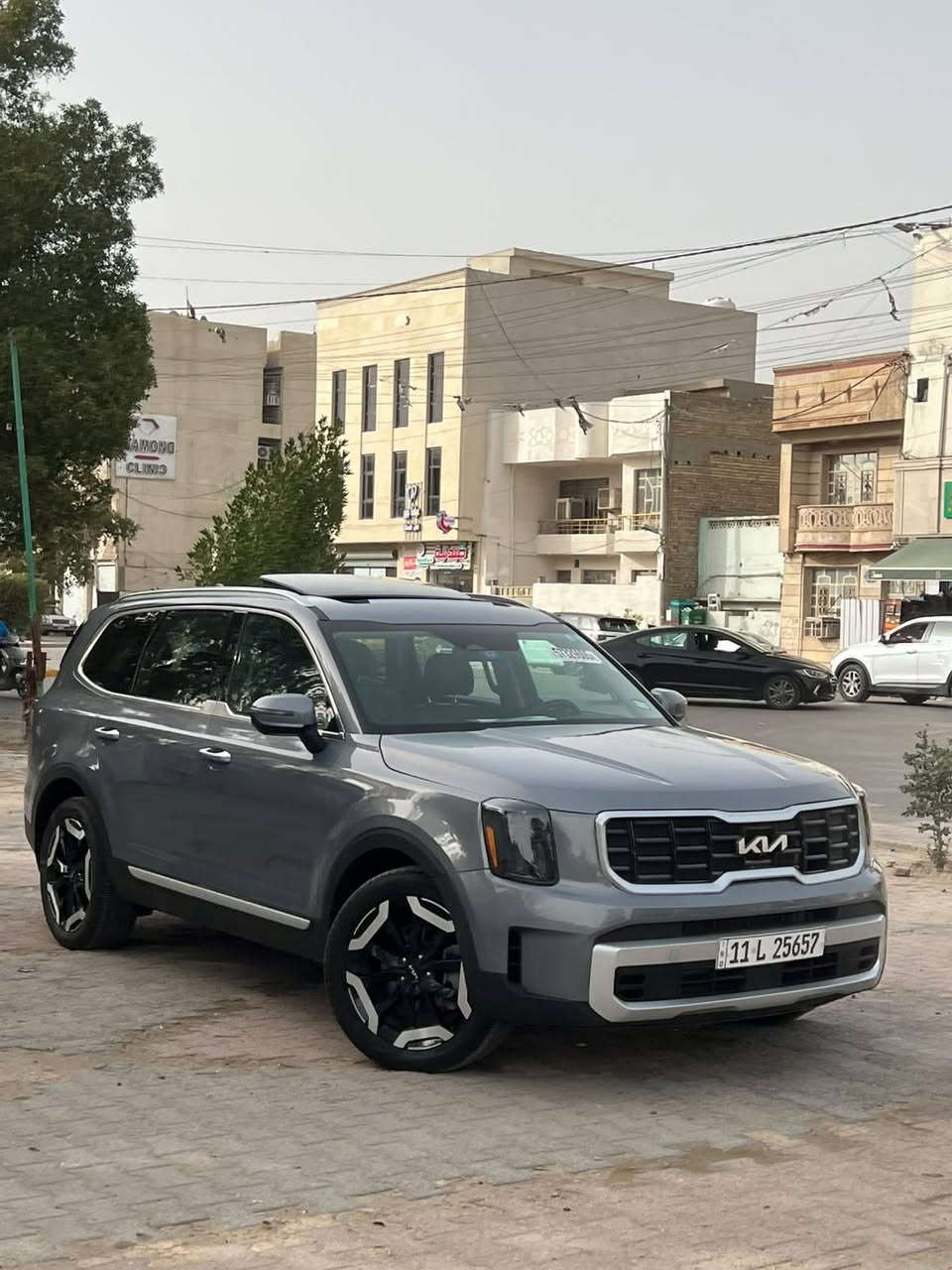 سلام عليكم للبيع
كيا تيلراويد 
لون البحري المميز 
ماشيه 37الف كيلو 
داخله كتاب شهداء بغداد مرقم وكامل وكاله خاصه باسم المشتري 
حادثه جاملغ وبنيد فقط 
دواخل شواصي كفاله
ايرباك دركه فقط 
مواصفات فول فئه S 
فتحة سقف
كشن حار بارد
مقاعد كهرباء
مقعد خلفي منفصلvip
دشبول متصل
لد امامي
لد خلفي
صندوك كهرباء
محرك 6 سلندر 3800
حساس خلفي امامي
كامره خلفيه فقط
رادار امامي وجانبي وخلفي
سايد بريك كهرباء
اوتو هولد
5 انضمه قياده
وبيها هواي مواصفات
 ما ناقصها شي السيارة كله جديد
مكان السياره بغداد الحريه
245 وبيه مجال لشراي 
المكان بغداد الكرخ الحريه 
الاستفسار اكثر هـ***********
