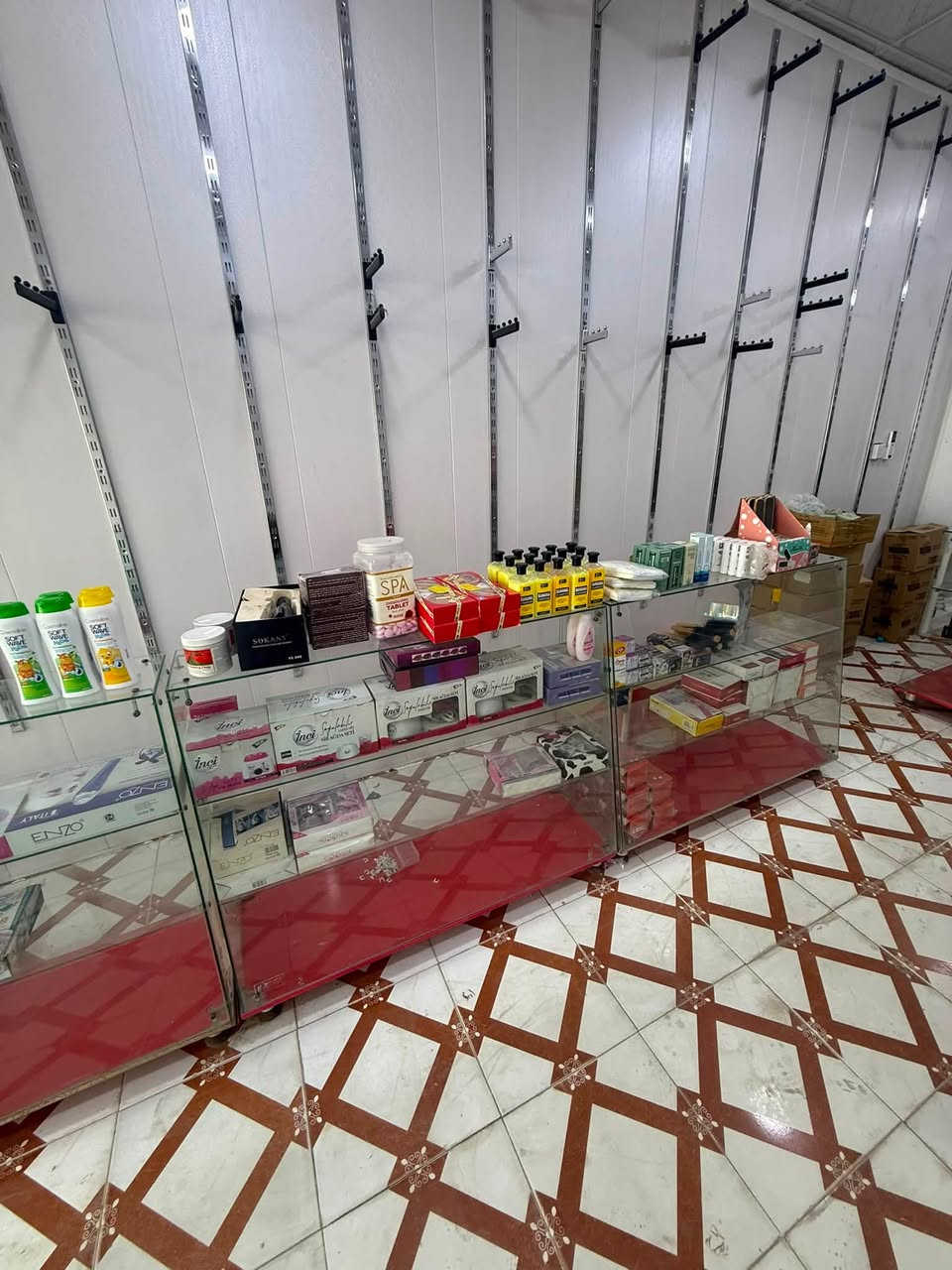 فاترينات جام جديد قليل استخدام العدد 10 قطع سعر القطعة 75 الف للتواصل العرض متر و20و قطعتين متر 
للتواصل مراسلة الصفحة او الرقم 
***********

