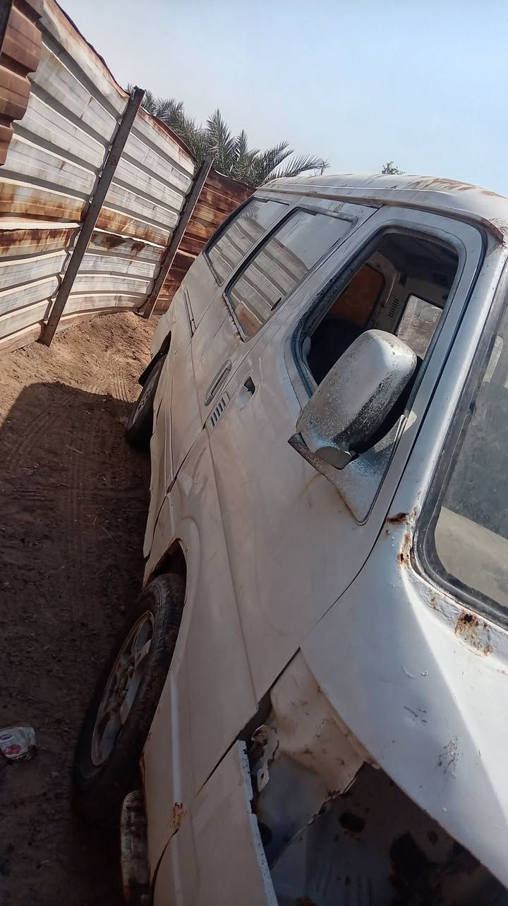 سلام عليكم سياره فتون موصليه مديل14 سيارها شوف لعين محرك بي صوت ودخانه كير جديد أكسل جديد حدديه جديده تخم تاير 13وبيها مجال حك لجيه العنوان البصره ***********
