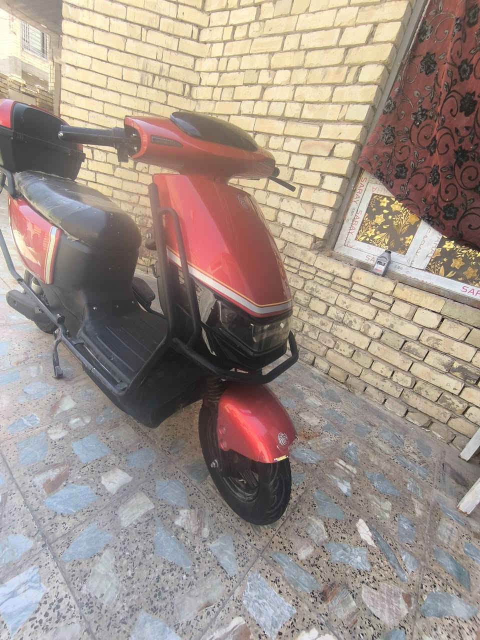 سلام عليكم عندي دراجه شحن سعره 550 وبي مجال ولله خساره هواي
شعندك مراوسه نزل 
7بطاريات 
ملف 1200
بيه سوجين وبصمتين تمشي جانت اكثر من 70كيلو 
هسه بطاريات نص عمر ابيعلك حتى مااغشك 
مكاني بغداد صليخ حي تونس بس شراي يتصل او يراسل 
***********

