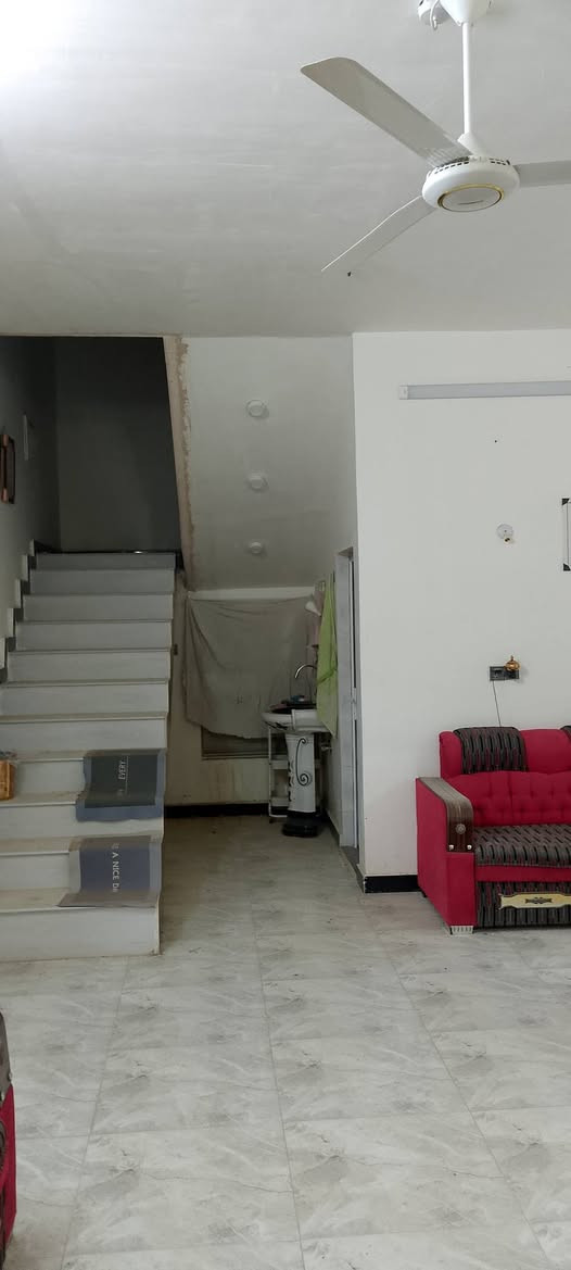 بيت لبيع في حي الحكيم  نزلة الوائلي مساحه 200م يتكون من غرفين نوم وهول داخلي واستقبل ومطبخ وصحيات داخليه وبيتونه كبيره  /ملاحظه البيت مبني من بلوك والسقف صب كونكريت
الاستفسار /واتساب /***********

بيت لبيع في حي الحكيم  نزلة الوائلي مساحه 200م يتكون من غرفين نوم وهول داخلي واستقبل ومطبخ وصحيات داخليه وبيتونه كبيره  /ملاحظه البيت مبني من بلوك والسقف صب كونكريت
