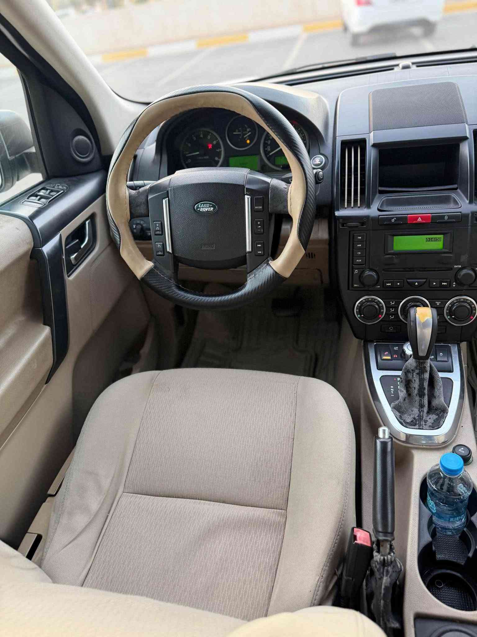 بسم اللّٰه الرحمن الرحيم
بەناوی خودای گەورە 
Land Rover 2012 
*********** 
***********
لاند ڕۆڤەر ٢٠١٢ 
سەیارەکە زۆر جوان و توند و تۆڵە گیر مەکینە کارەبای بەشەرت 
سەیارەکە بی بۆیاخە 
رەقەم سلیمانی بە شەرتی وەکالە و بەناو کردن 
ڤایبەر وەتس ئەپ 
***********
*********** السليمانية, العراق
