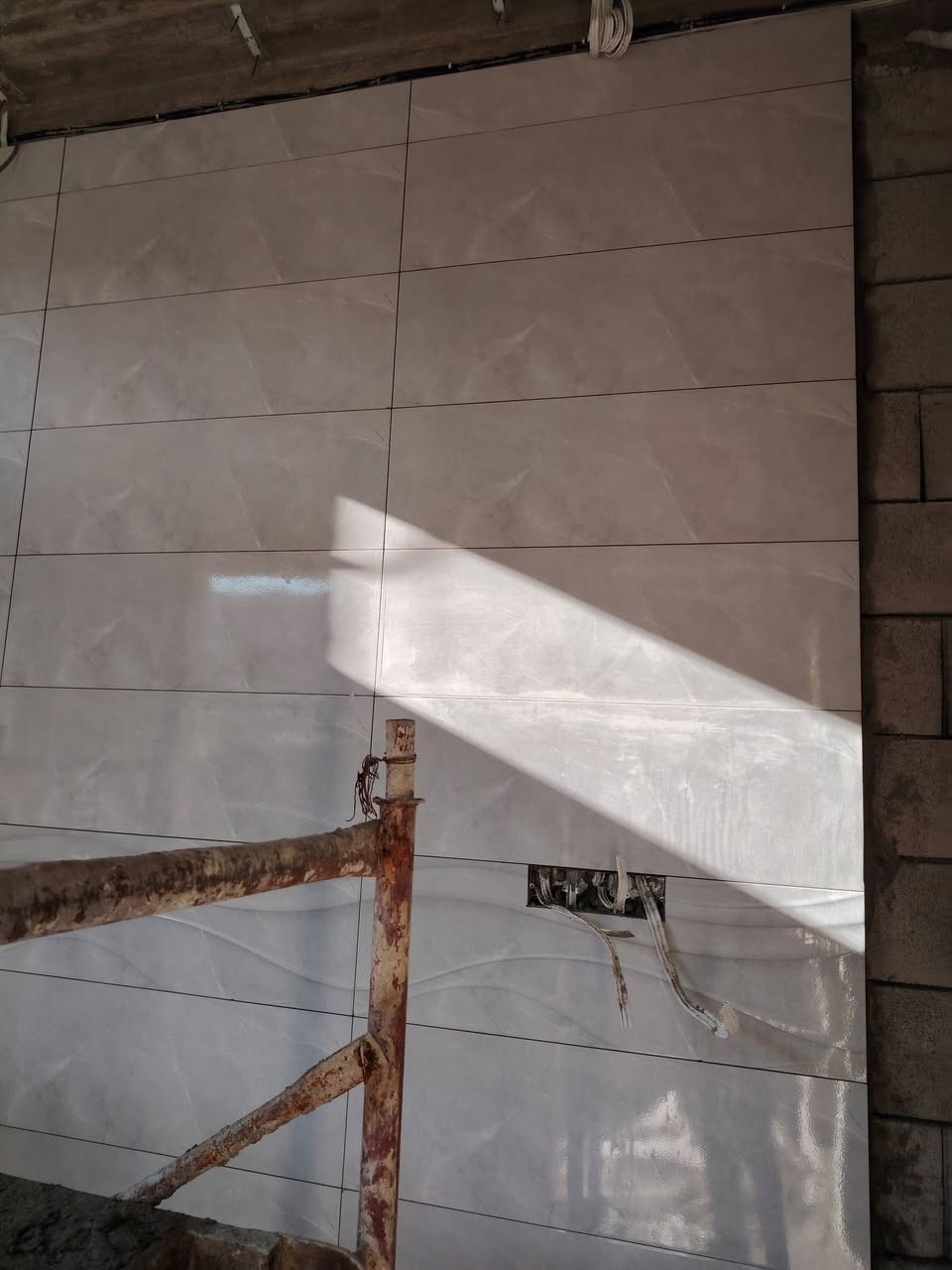 ستاذ سراميك نشتغل بسعر مناسب شغل هندسي ليزة نشغل شرط للتواصل واتساب ***********
***********

