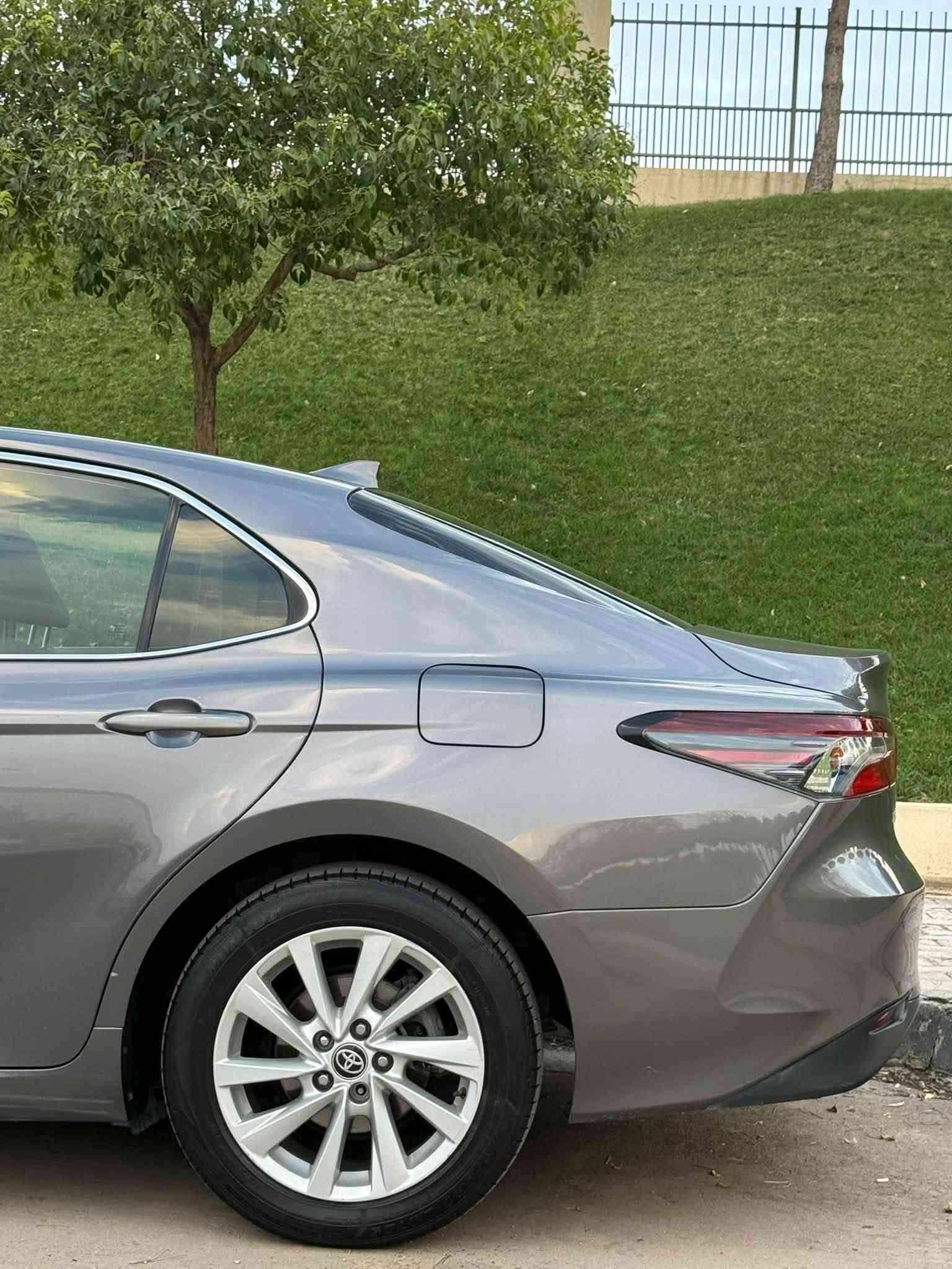 السلام عليكم ورحمة الله وبركاته
‏‎       ——— لـلـبـيع  ———

تويوتا كامري.        — Toyota Camry 

‏‎وراد أمريكي.          — ايرباك الستيرن

‏‎الموديل                —  2021  

فئة                       —   AWD )LE )

حجم المكينه         —  V4/2500 

‏‎اللون                     —  نفطي   

المسافه المقطوعه —  63.000mi  

حالة السياره.    — صبغ البنيد فقط - جاملغ تعديل بارد ( صور الحادث مرفق مع المنشور )   

‏‎المواصفات 
-كشنات اماميه تدفئه
-ستيرن تدفئه 
‏‎- شاشه كبيره تدعم نظام الأبل كار باي ونظام الاندرويد 
‏‎- كرسي السايق  بحركه كهربائيه 
‏‎-تبريد منفصل 
‏‎-تحكم ستيرن جهتين 
‏‎-تحديد سرعه 
‏‎-مانع انزلاق 
-رادار امامي 
‏‎-تحديد مسار 
- تنبيه ما قبل الاصطدام
‏‎-كامره خلفيه
‏‎باقي المواصفات المعروفه 

‏‎السعر            — 164$

رقم السياره    — السليمانيه  

‏‎موقع  السياره — السليمانية 

‏‎للأستفسار.     — ***********—***********
