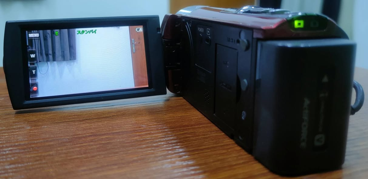 Sony Handycam HDR-CX180 — للبيع 📹
📹 Sony Handycam HDR-CX180 بحالة جيدة، مناسبة لتصوير المحاضرات، المناسبات، الرحلات والفيديوهات العائلية.

🔹 تصوير Full HD

🔹 زوم بصري 30×

🔹 إجمالي الزوم 40×

🔹 عدسة F1.8 – F2.1 / 63mm

🔹 ذاكرة داخلية 32GB

🔹 شاشة LCD تعمل باللمس (Touchscreen)

🔹 مدخل ميكروفون 3.5mm لتوصيل ميكروفون خارجي

🔹 مخرج HDMI لتوصيل الكاميرا بشاشة أو تلفزيون

🔹 سهلة الاستخدام والحمل

🔹 مناسبة جداً لتصوير المحاضرات والمناسبات

📦 الملحقات:

✅ شاحن الكاميرا

✅ حقيبة كاميرا

💰 السعر: ۲۰۰ الف

📩 للاستفسار والتواصل، راسلني خاص. ***********
