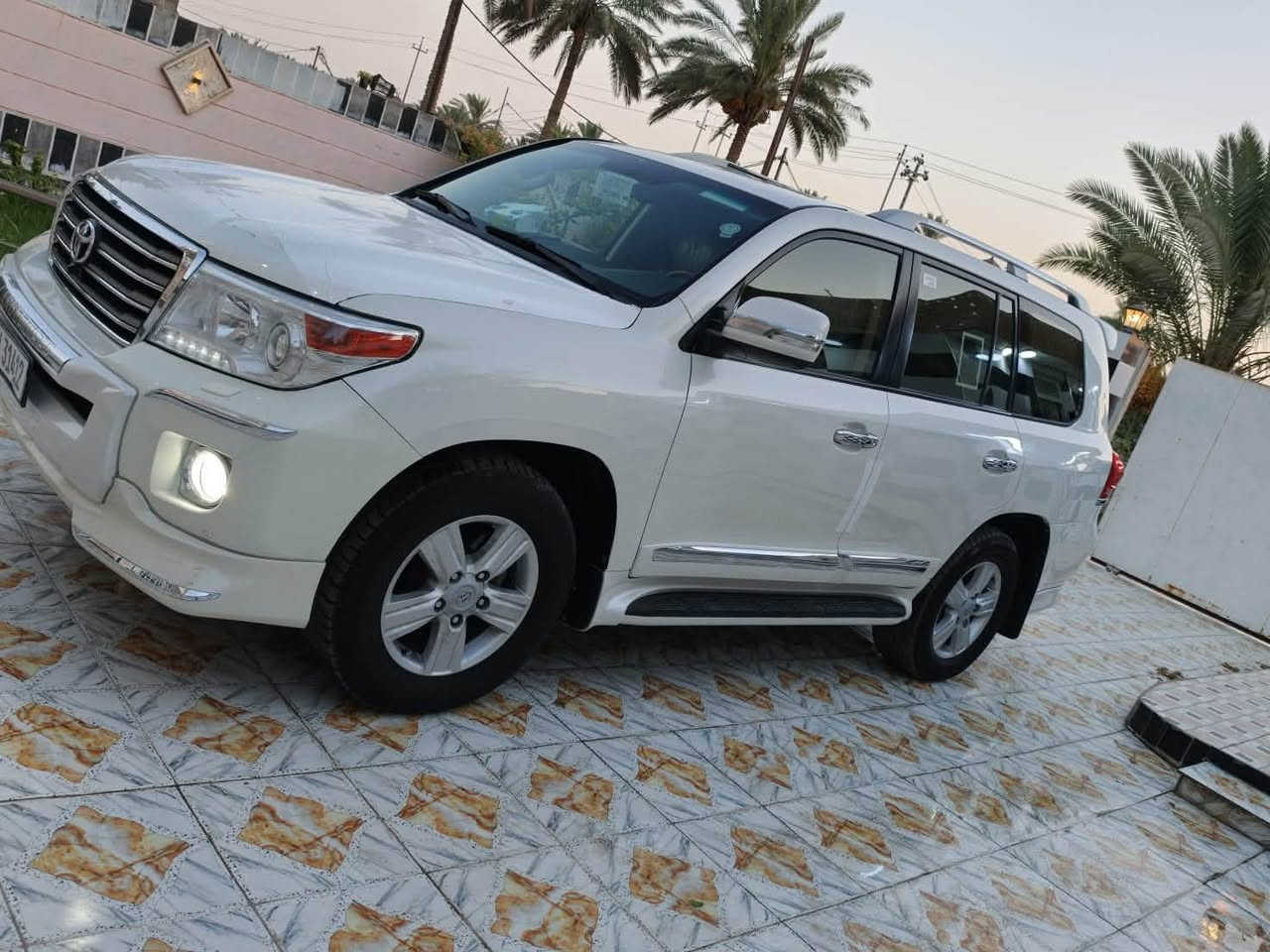لاندكروز مديل 2015سياره جديده كفاله بس بارد بصيط جاملغ امامي موصفات GXRمكينه 8V4600 سياره رقم بغداد نكليزي تحويل مباشر السعر 368رقم تليفون ***********
