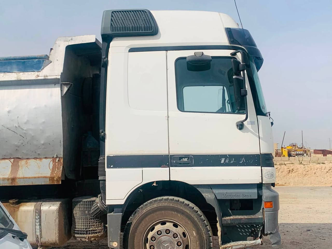 للبيع أكتروز موديل 2000
مجموعة البي GF
بدي حوضي 19 متر 
السيارة ماناقصها شي جاهزة للعمل 
مكان السيارة سامراء 

للاستفسار: ‭***********‬
